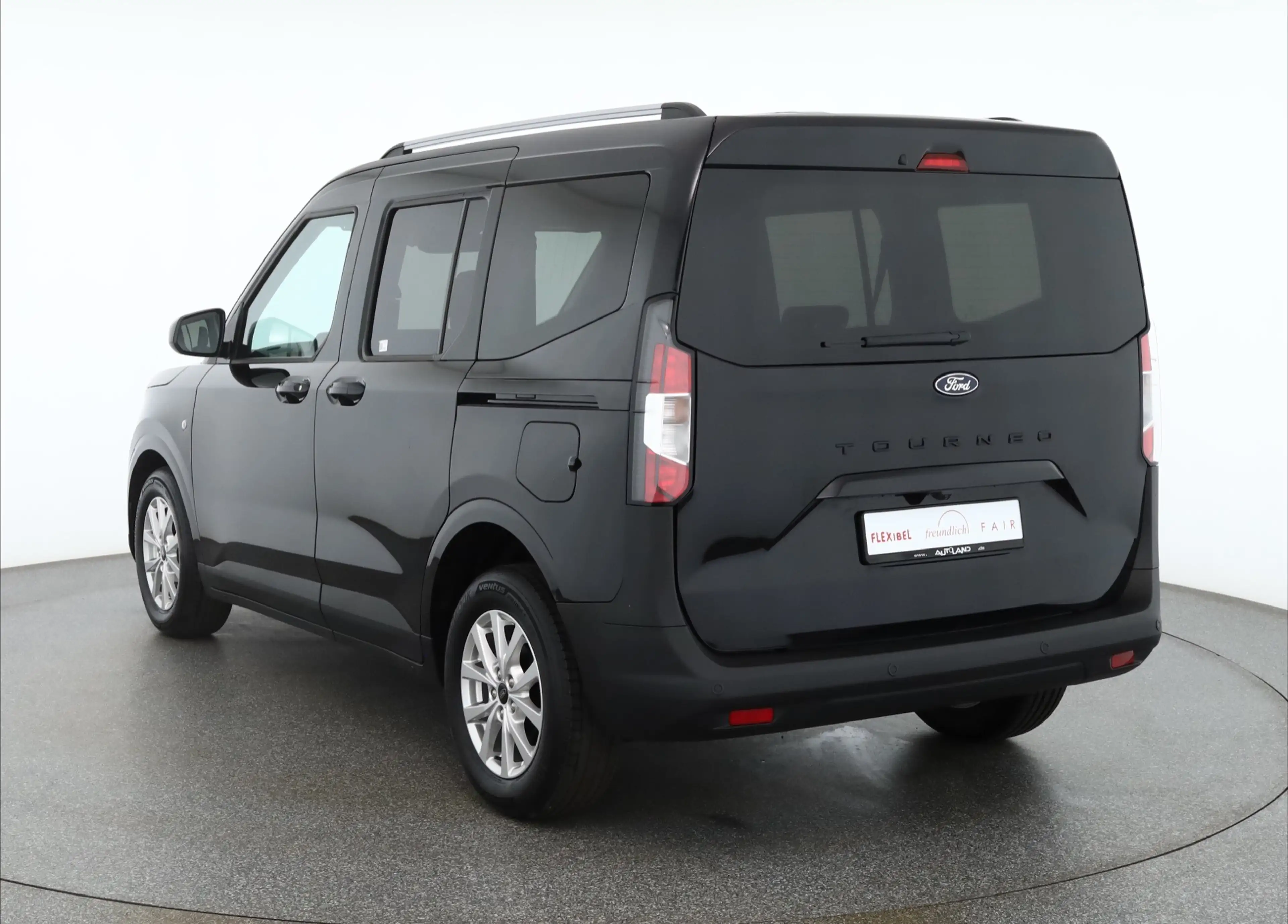 Ford Tourneo Courier Titanium 1.0 EB Aut. Kamera SItzhe — photo 3
