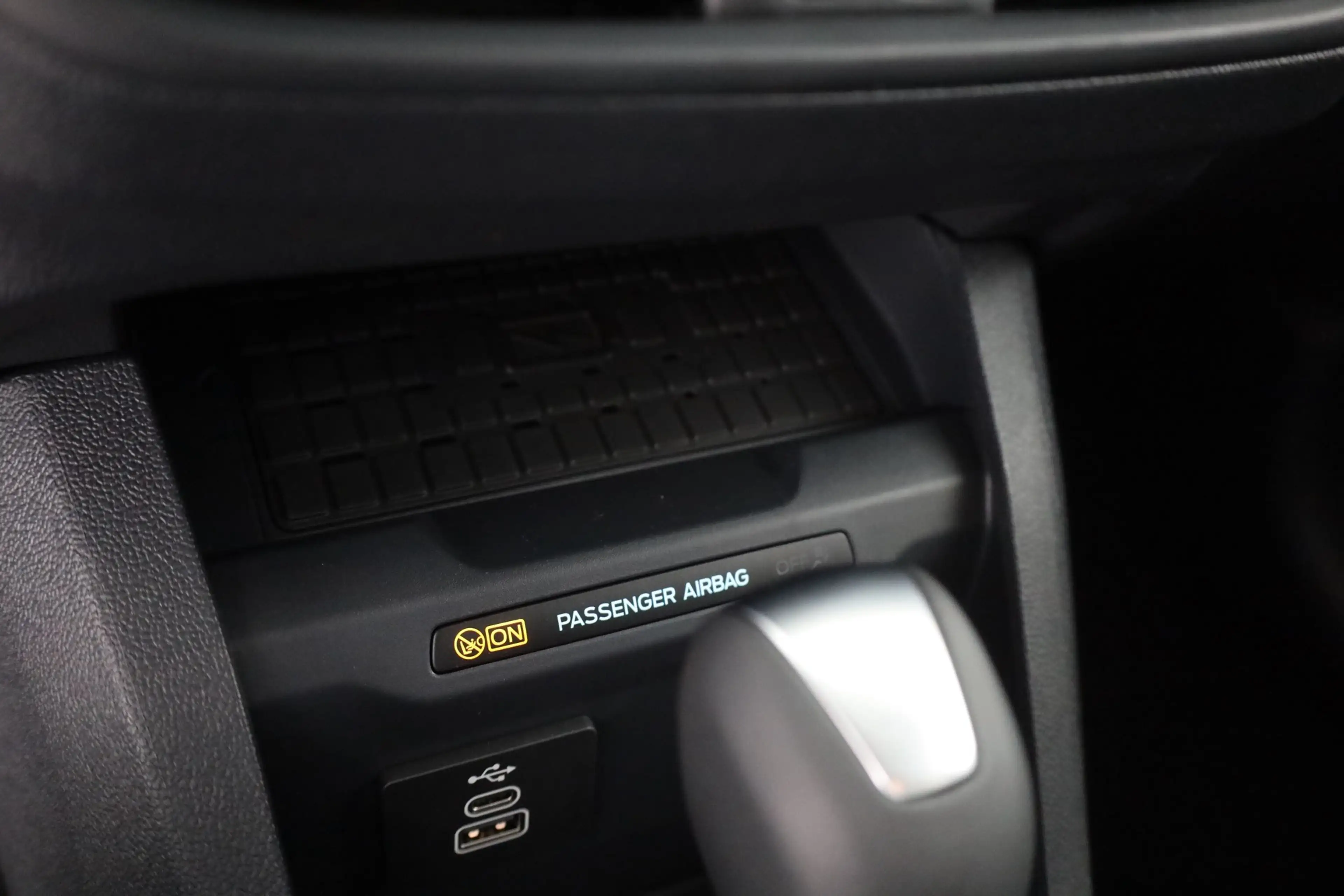 Ford Tourneo Courier Titanium 1.0 EB Aut. Kamera SItzhe — photo 13