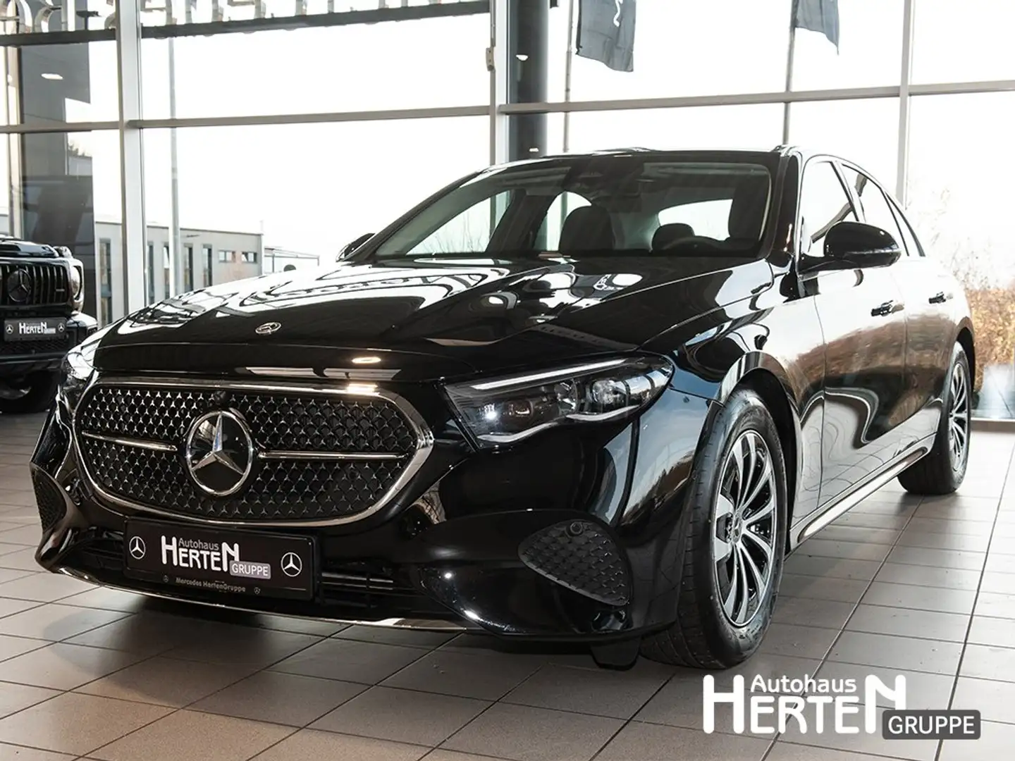 Mercedes-Benz E 220 d+AVANTGARDE+AHK+360°+KEYLESS+DIGITAL+SHZ Noir - 1