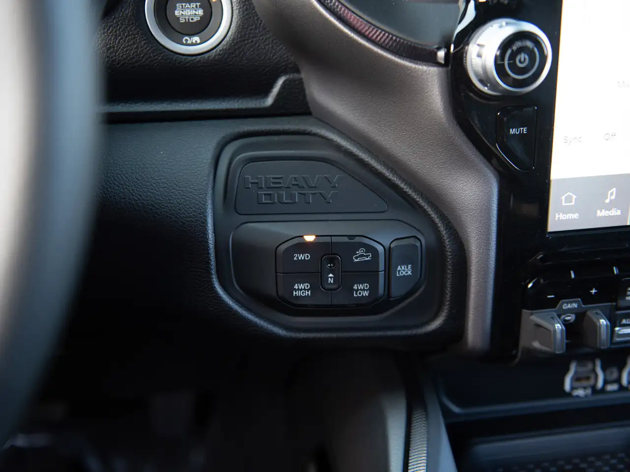 RAM 2500 снимка RAM 2500