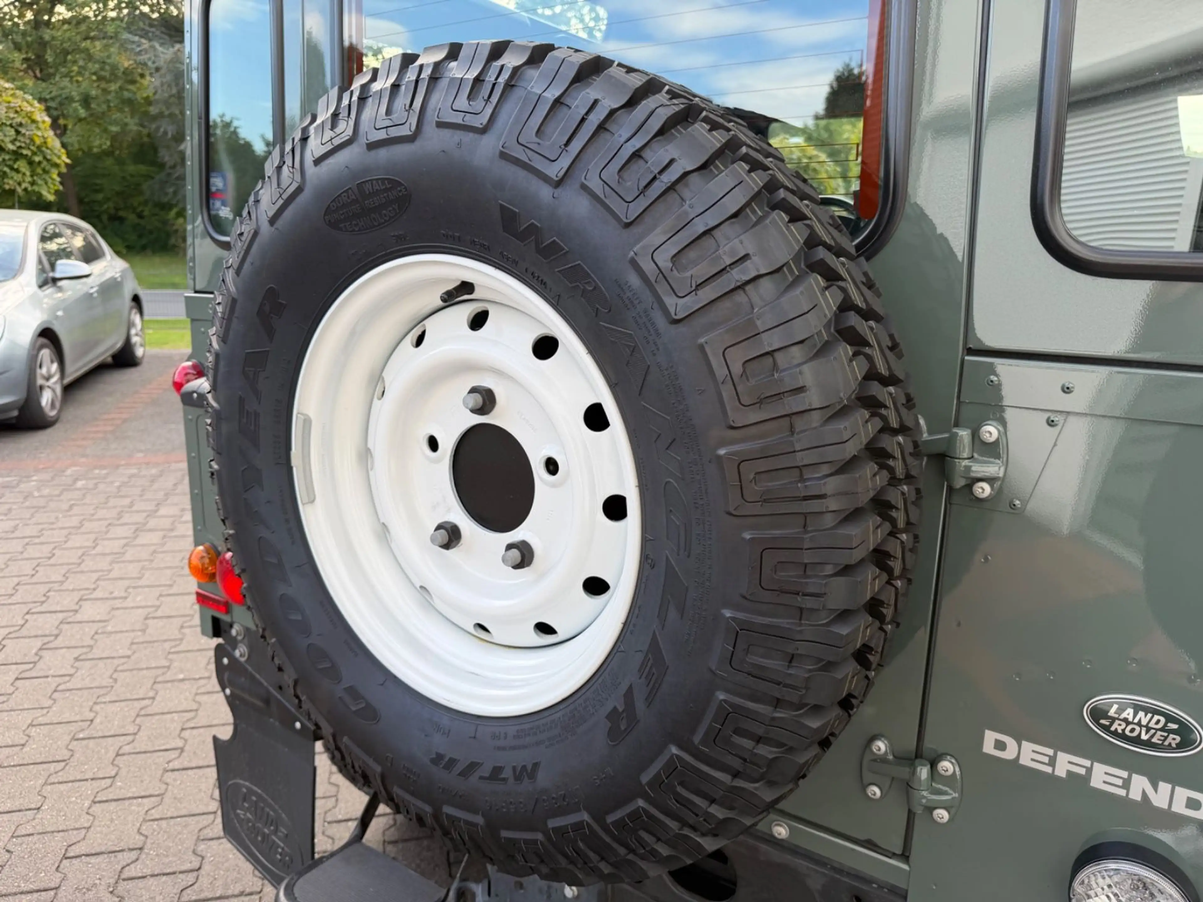 Land Rover Defender 90 E Station Wagon Deutsches FZG Klima — photo 10