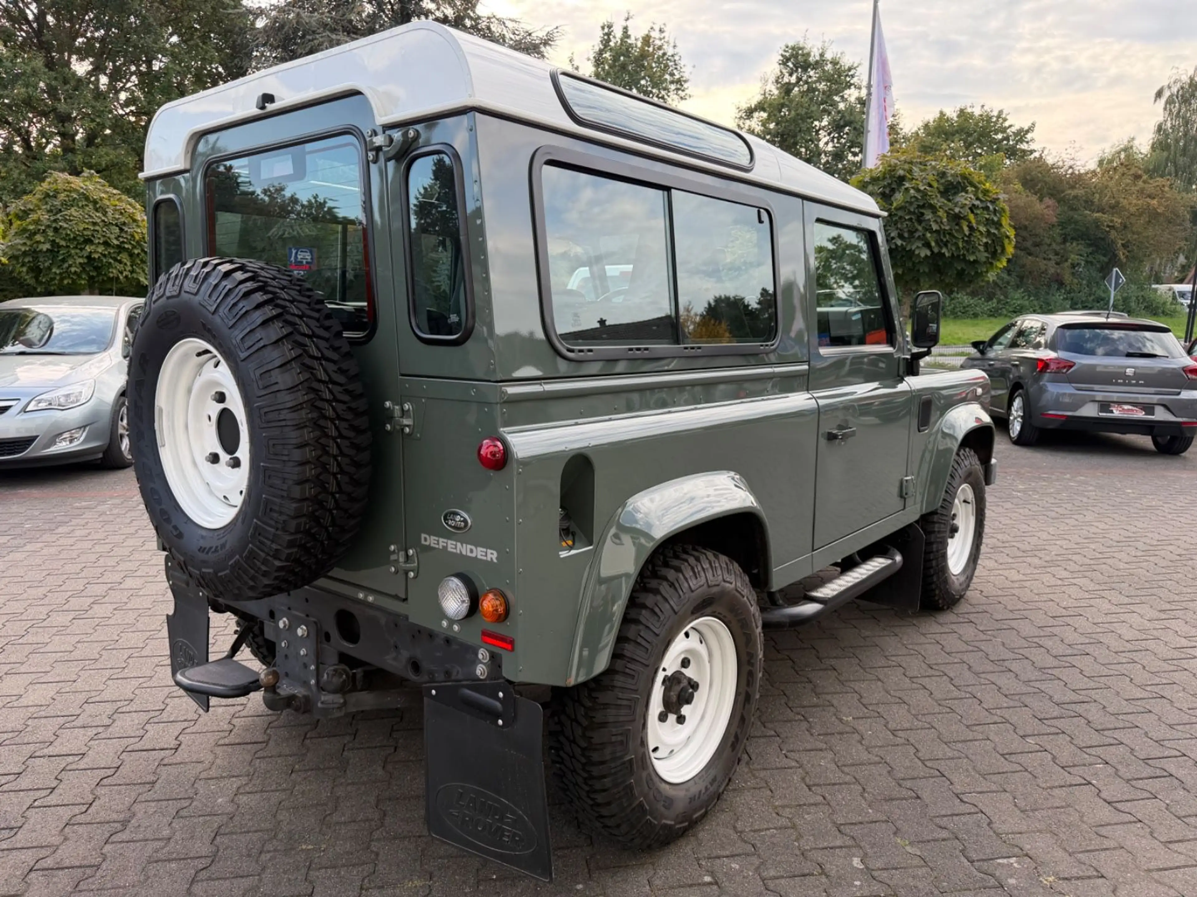 Land Rover Defender 90 E Station Wagon Deutsches FZG Klima — photo 6