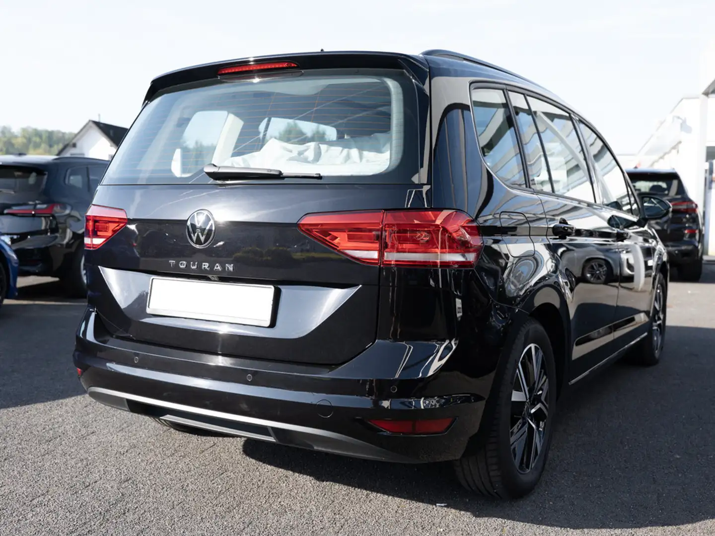 Volkswagen Touran 1.5 TSI Comfortline PANO 7-SITZER ACC Schwarz - 2