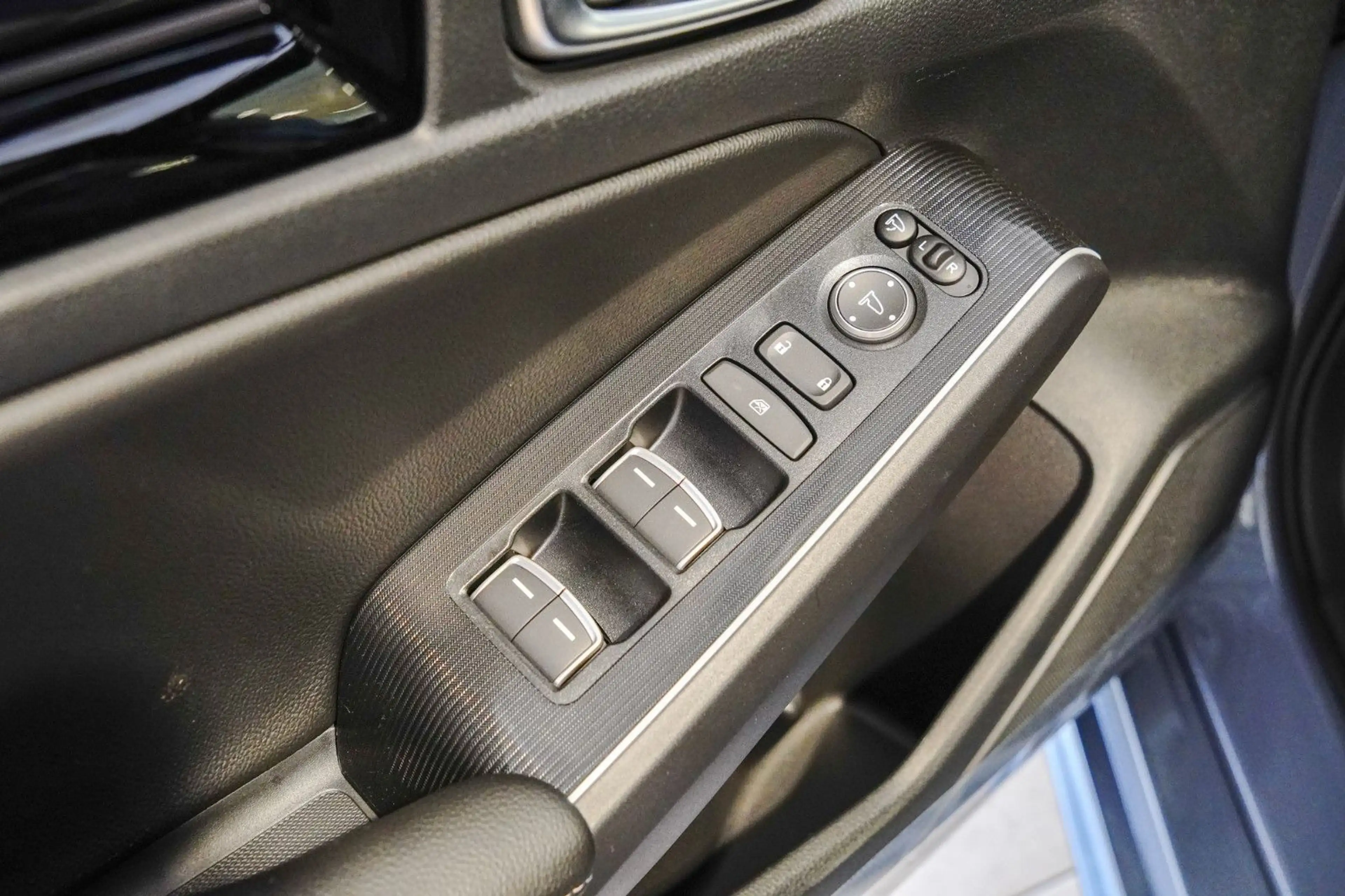 Honda Civic e:HEV 2.0 i-MMD Hybrid Advance — photo 11
