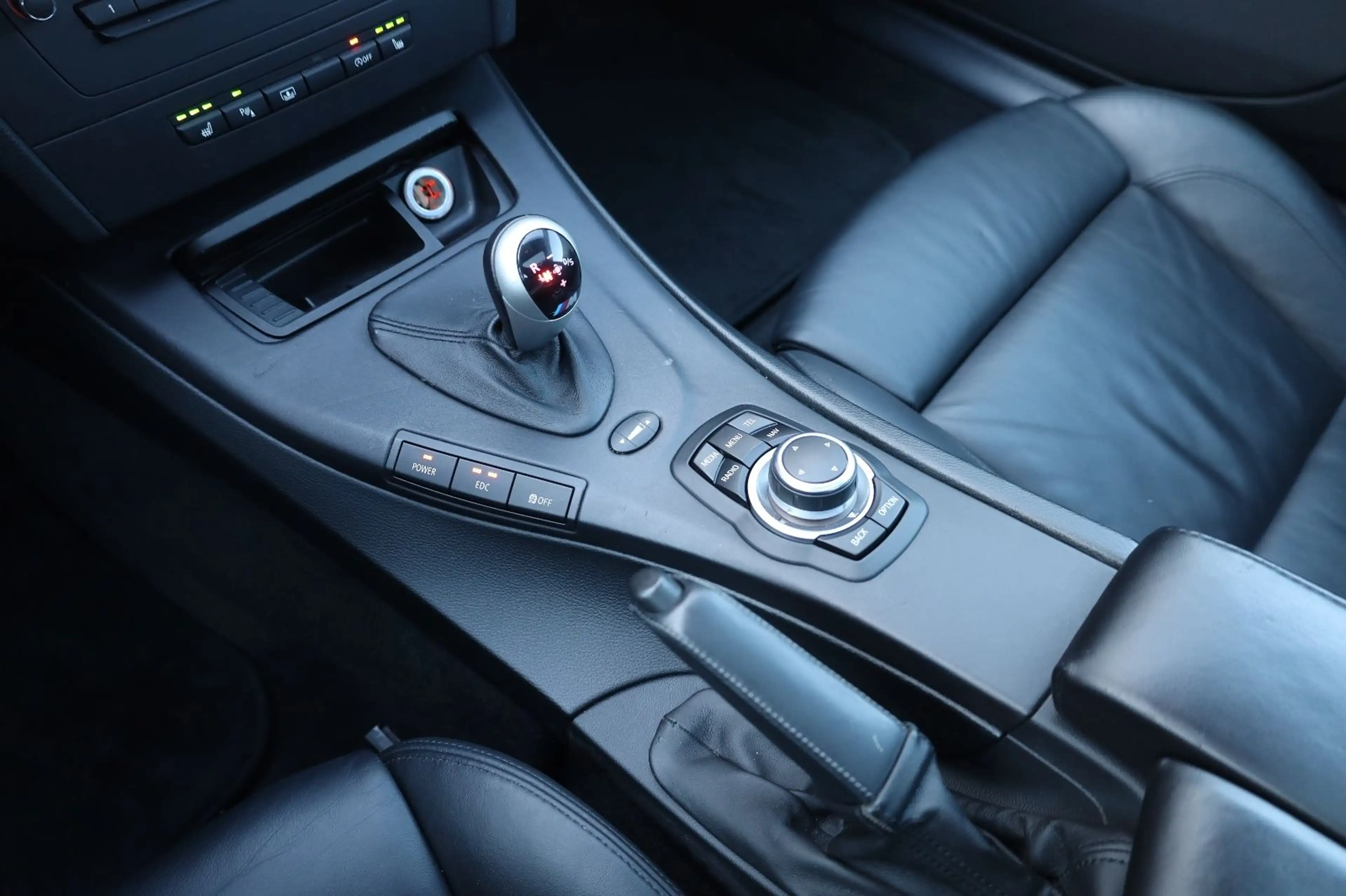 BMW M3 Coupé/M/KAMERA/PDC/XENON/SHZ/SBD/Tempomat/R19 — photo 15