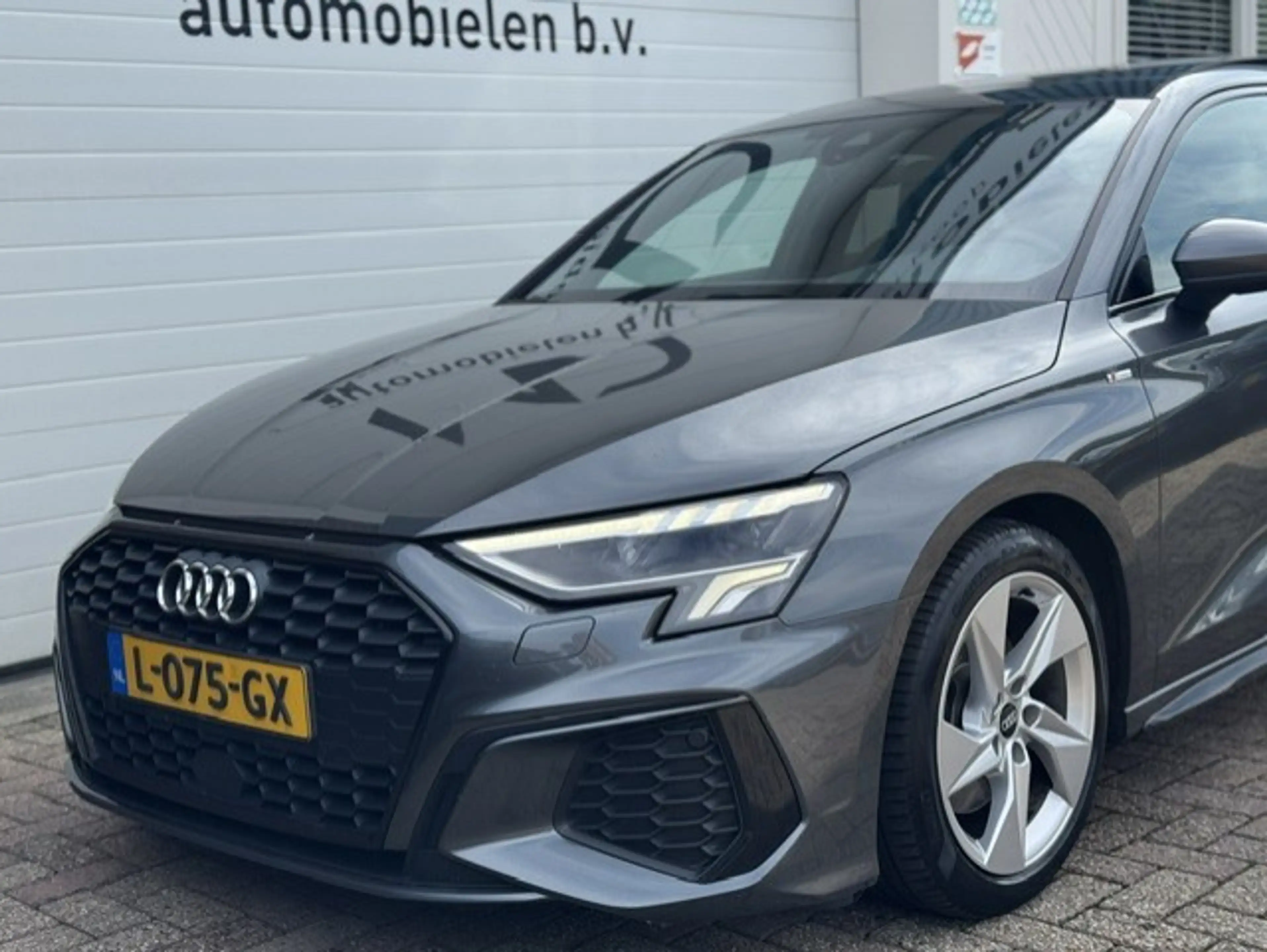 Audi A3 Limousine 30 TFSI S edition -Panorama-Virtual-Matr — photo 5