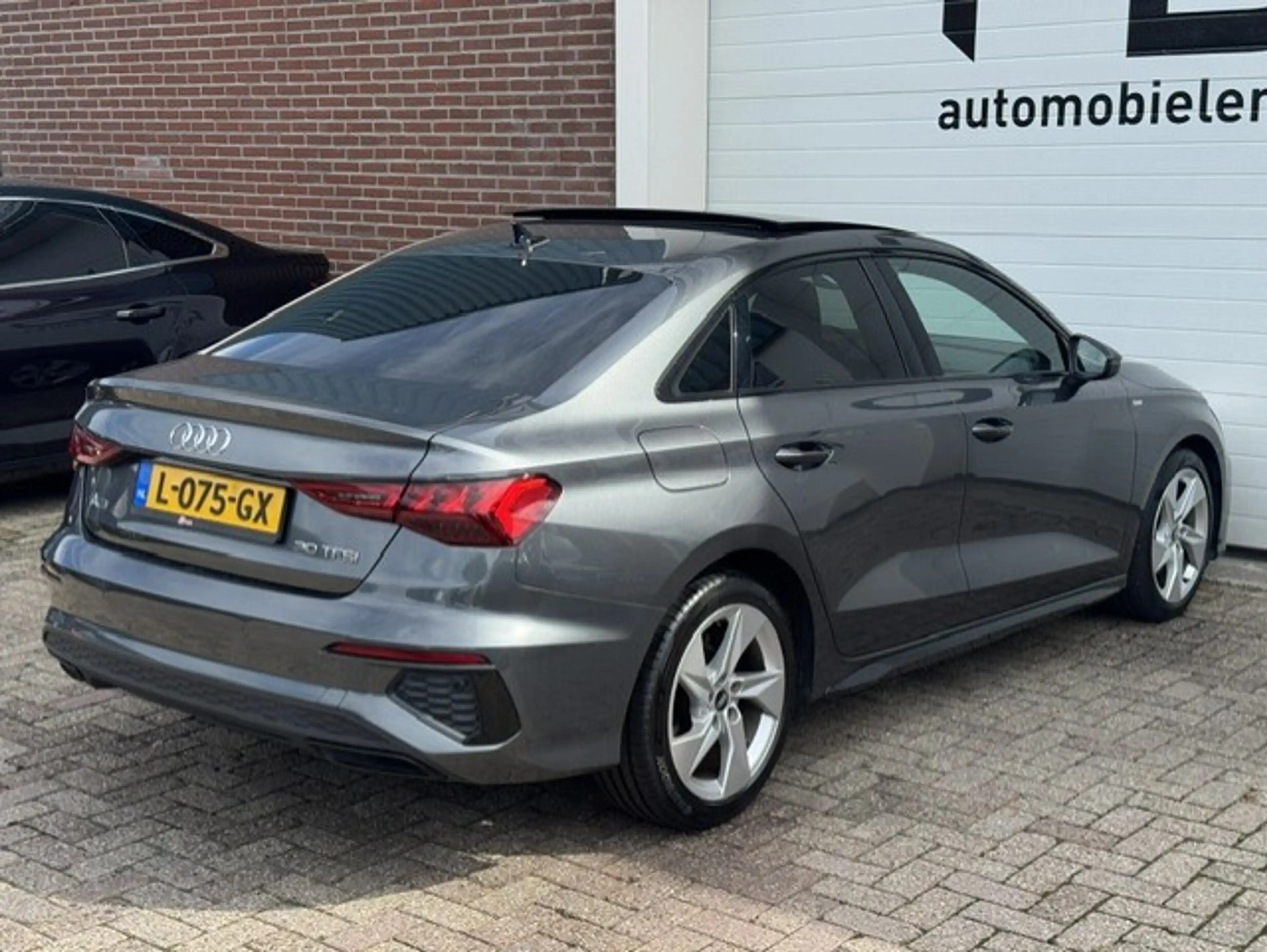 Audi A3 Limousine 30 TFSI S edition -Panorama-Virtual-Matr — photo 7
