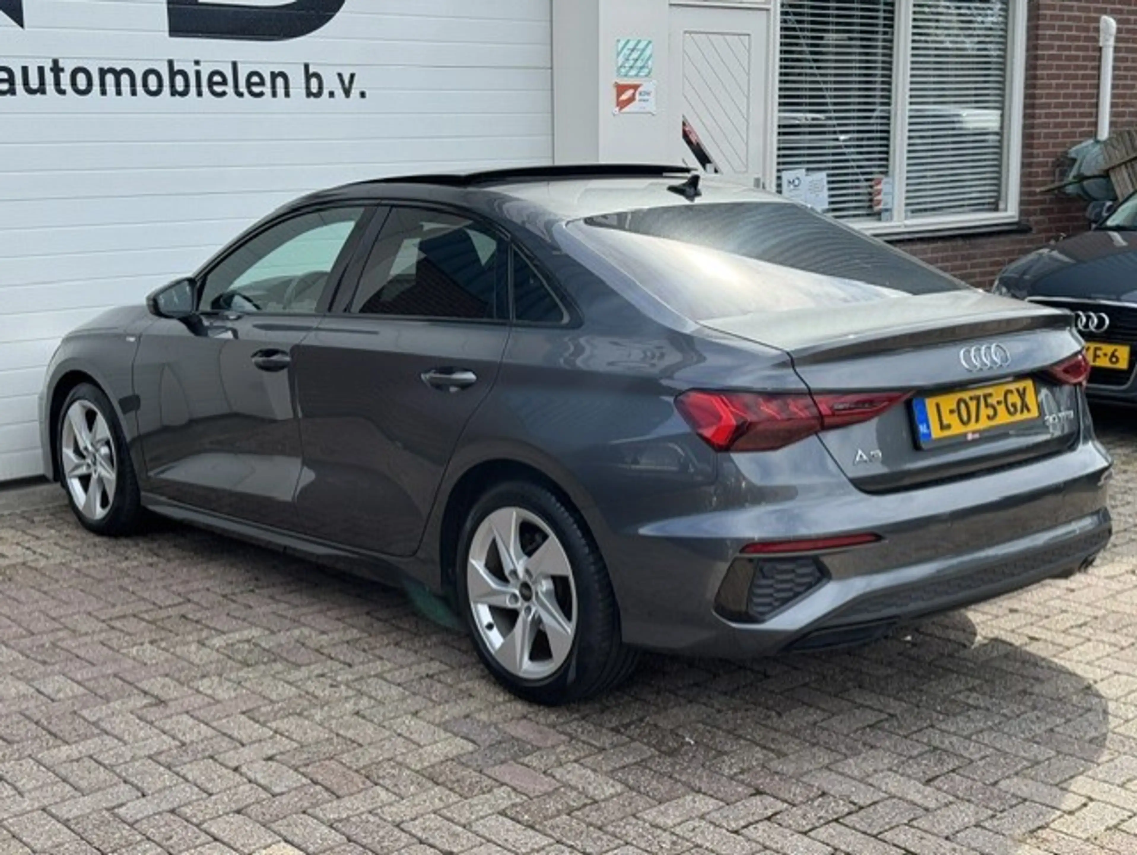 Audi A3 Limousine 30 TFSI S edition -Panorama-Virtual-Matr — photo 9