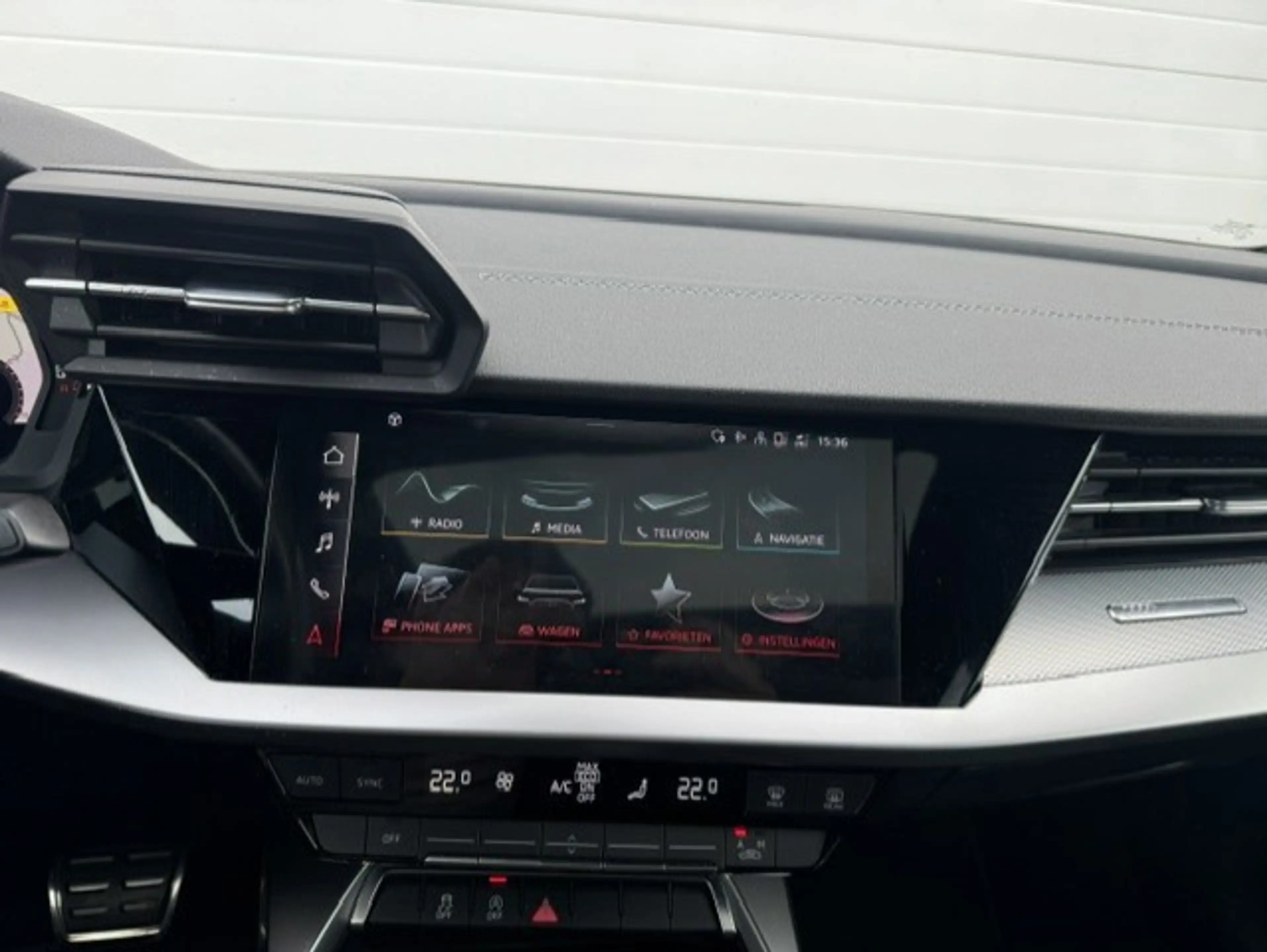 Audi A3 Limousine 30 TFSI S edition -Panorama-Virtual-Matr — photo 28