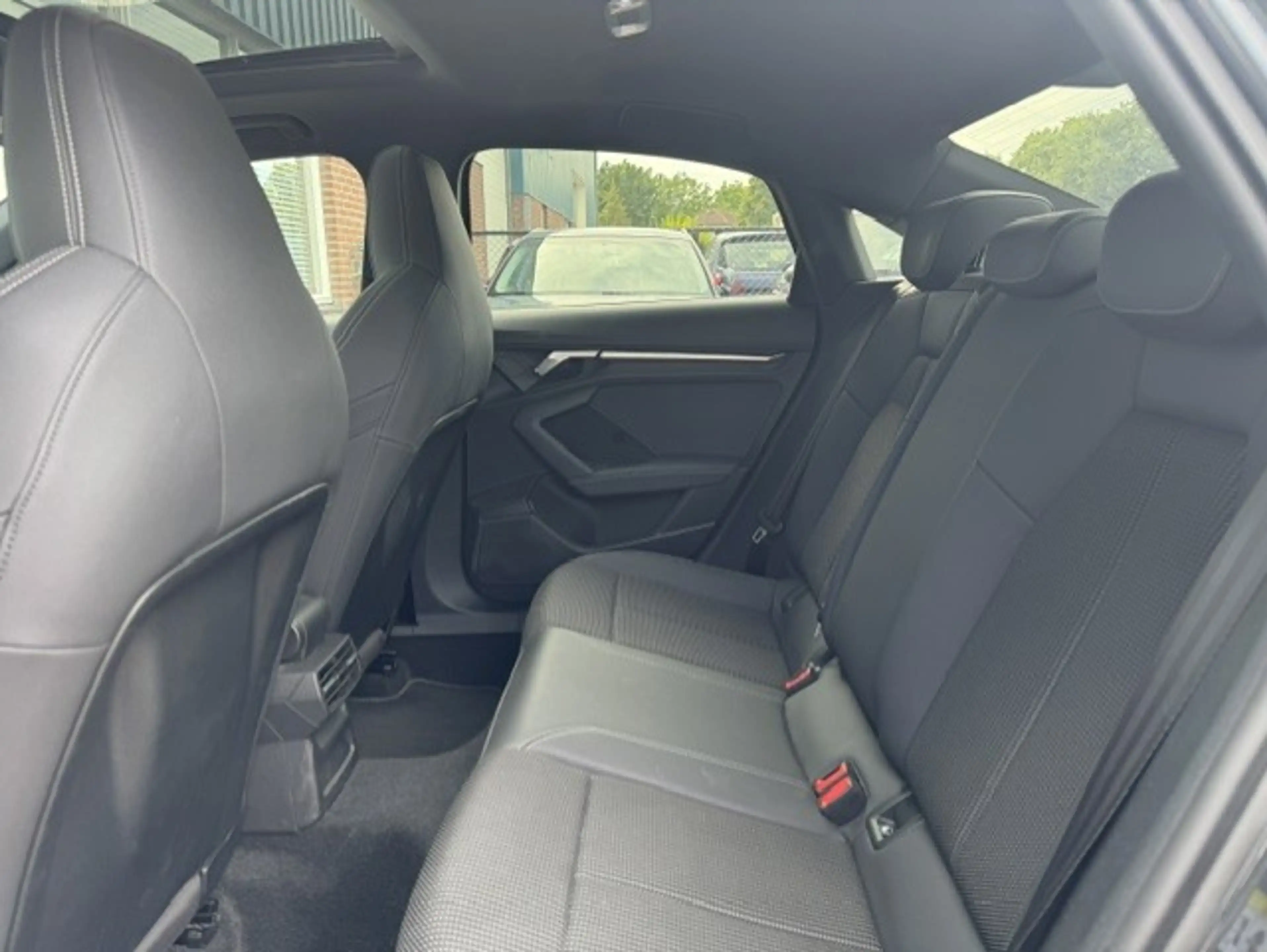 Audi A3 Limousine 30 TFSI S edition -Panorama-Virtual-Matr — photo 17