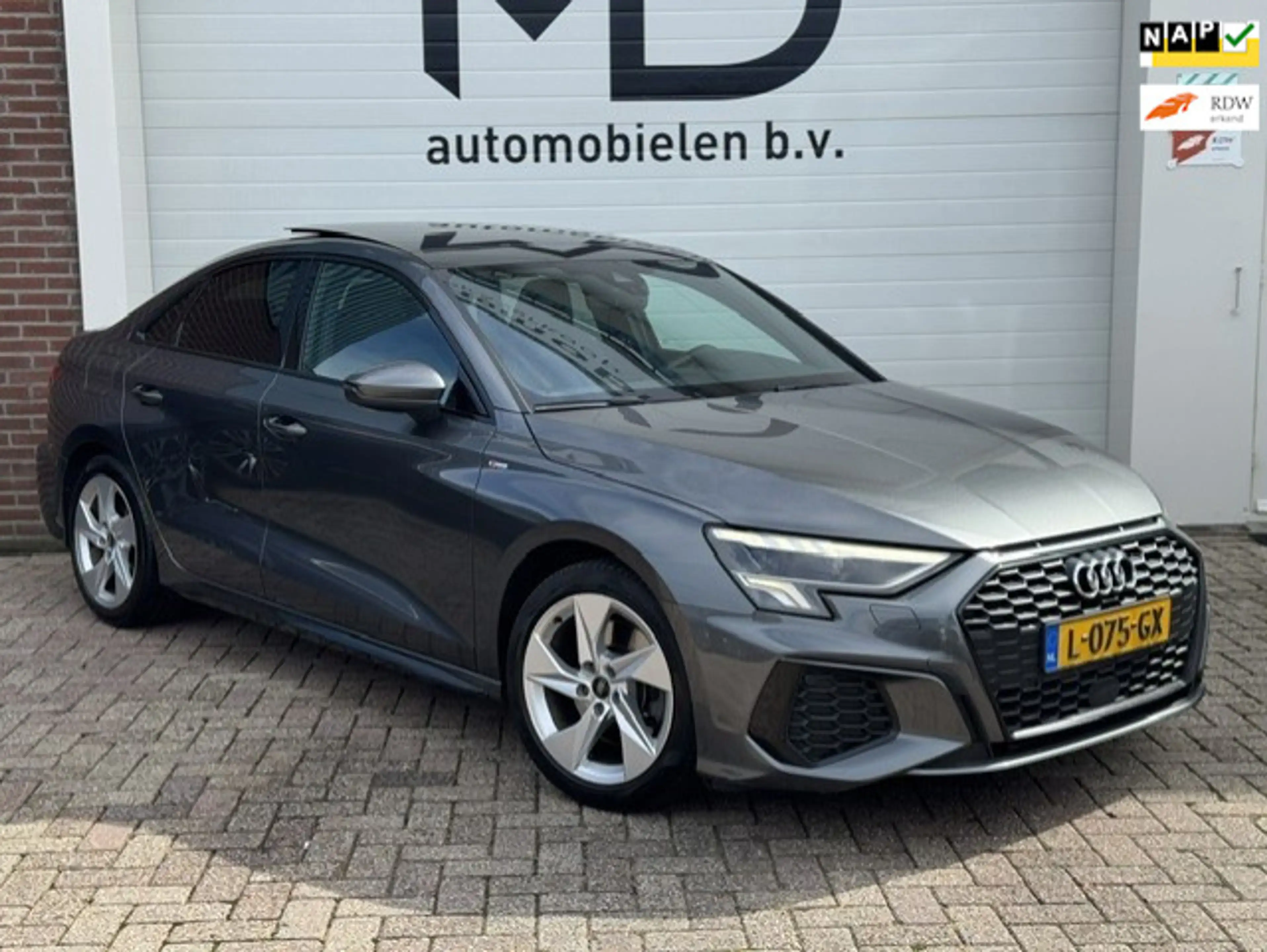 Audi A3 Limousine 30 TFSI S edition -Panorama-Virtual-Matr