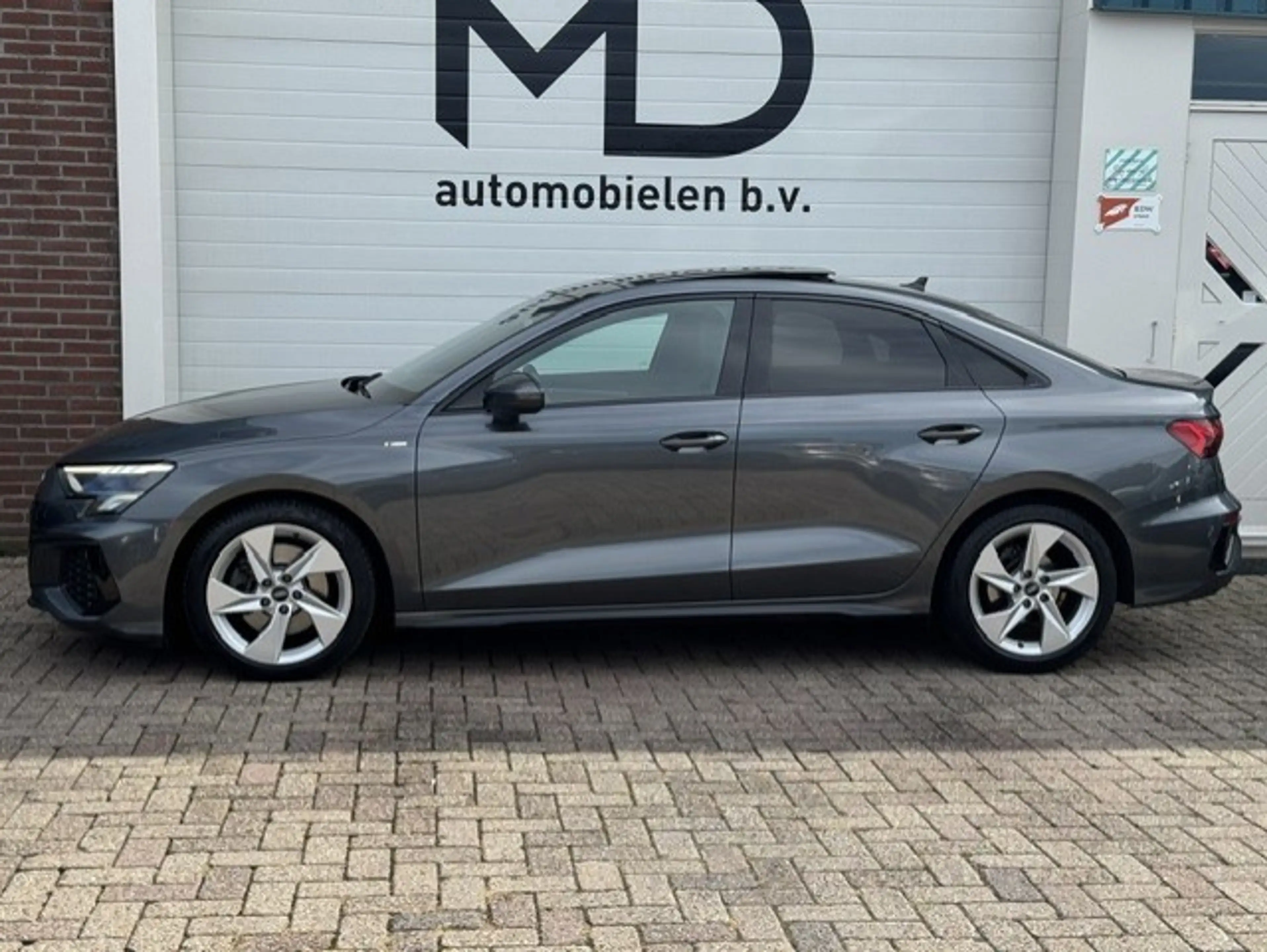 Audi A3 Limousine 30 TFSI S edition -Panorama-Virtual-Matr — photo 3
