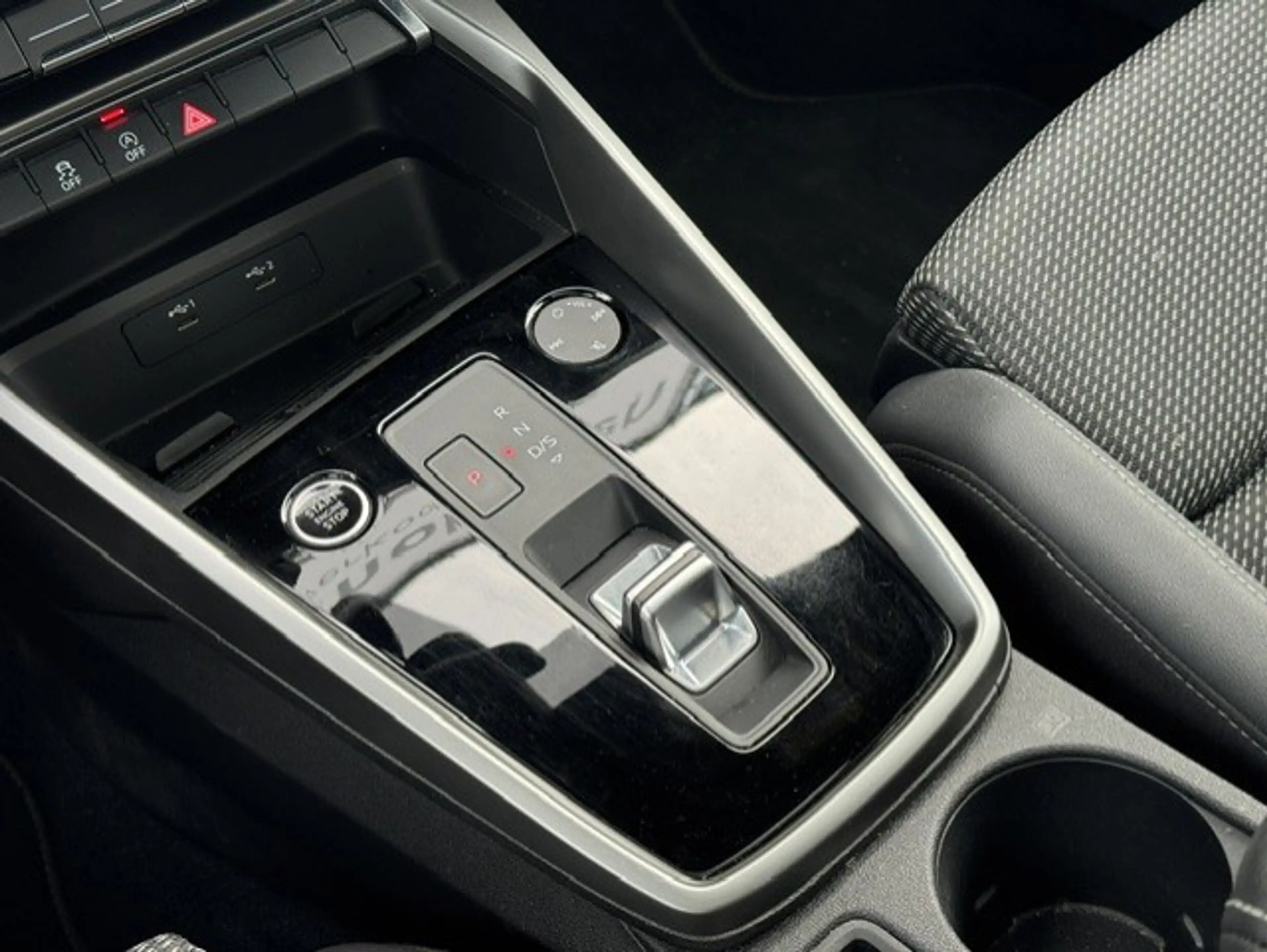 Audi A3 Limousine 30 TFSI S edition -Panorama-Virtual-Matr — photo 15