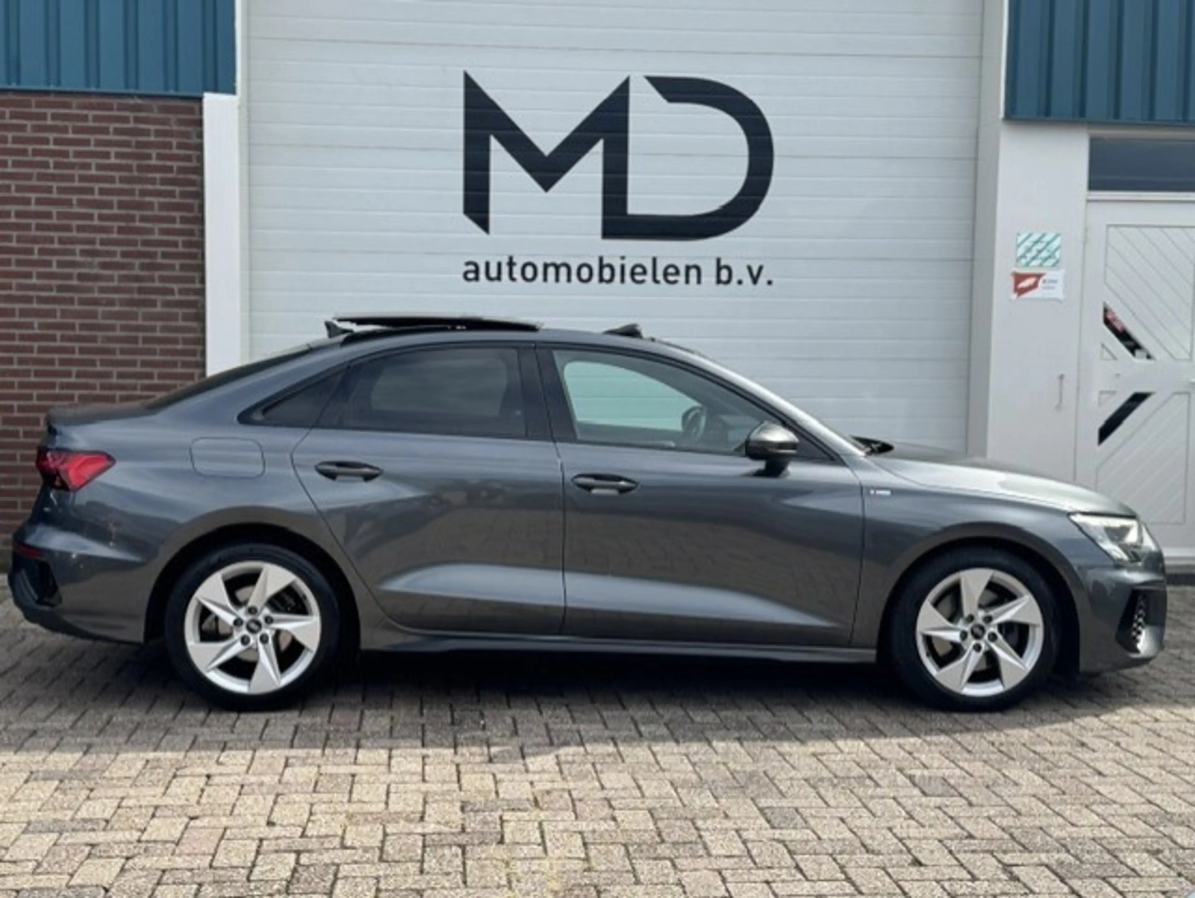 Audi A3 Limousine 30 TFSI S edition -Panorama-Virtual-Matr — photo 2