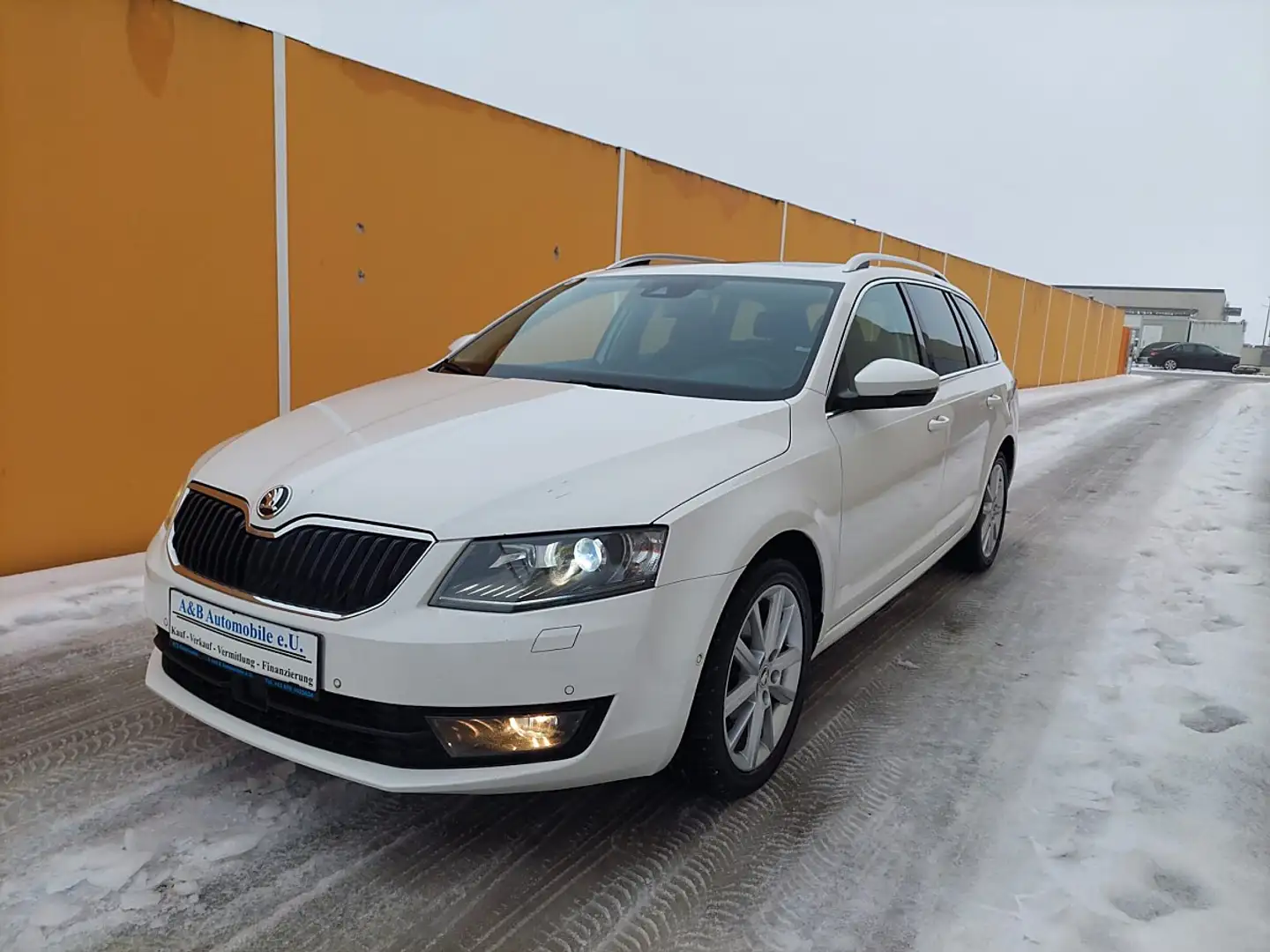 Skoda Octavia Combi 1,6 TDI Style Finanzierung möglich Weiß - 1