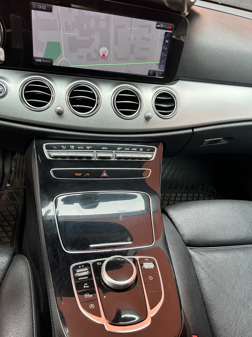 Mercedes-Benz 220 - 1