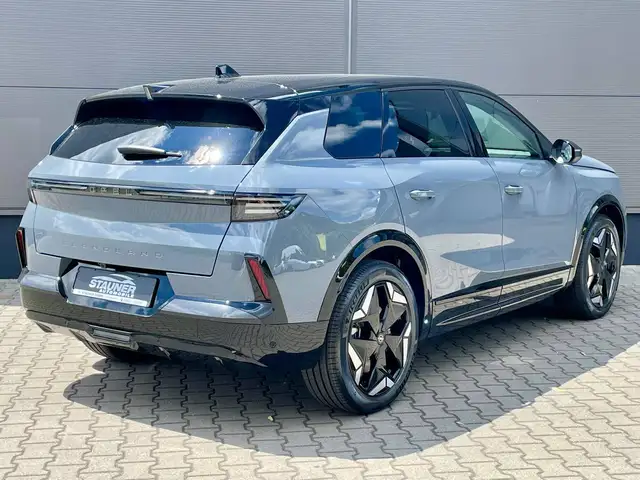 Opel Grandland view 3