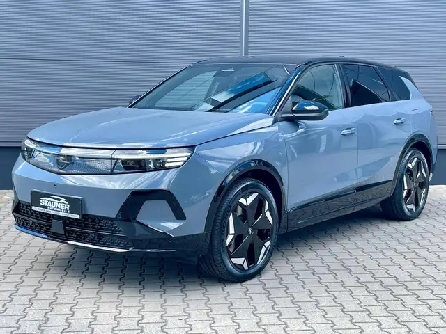 Opel Grandland view 2