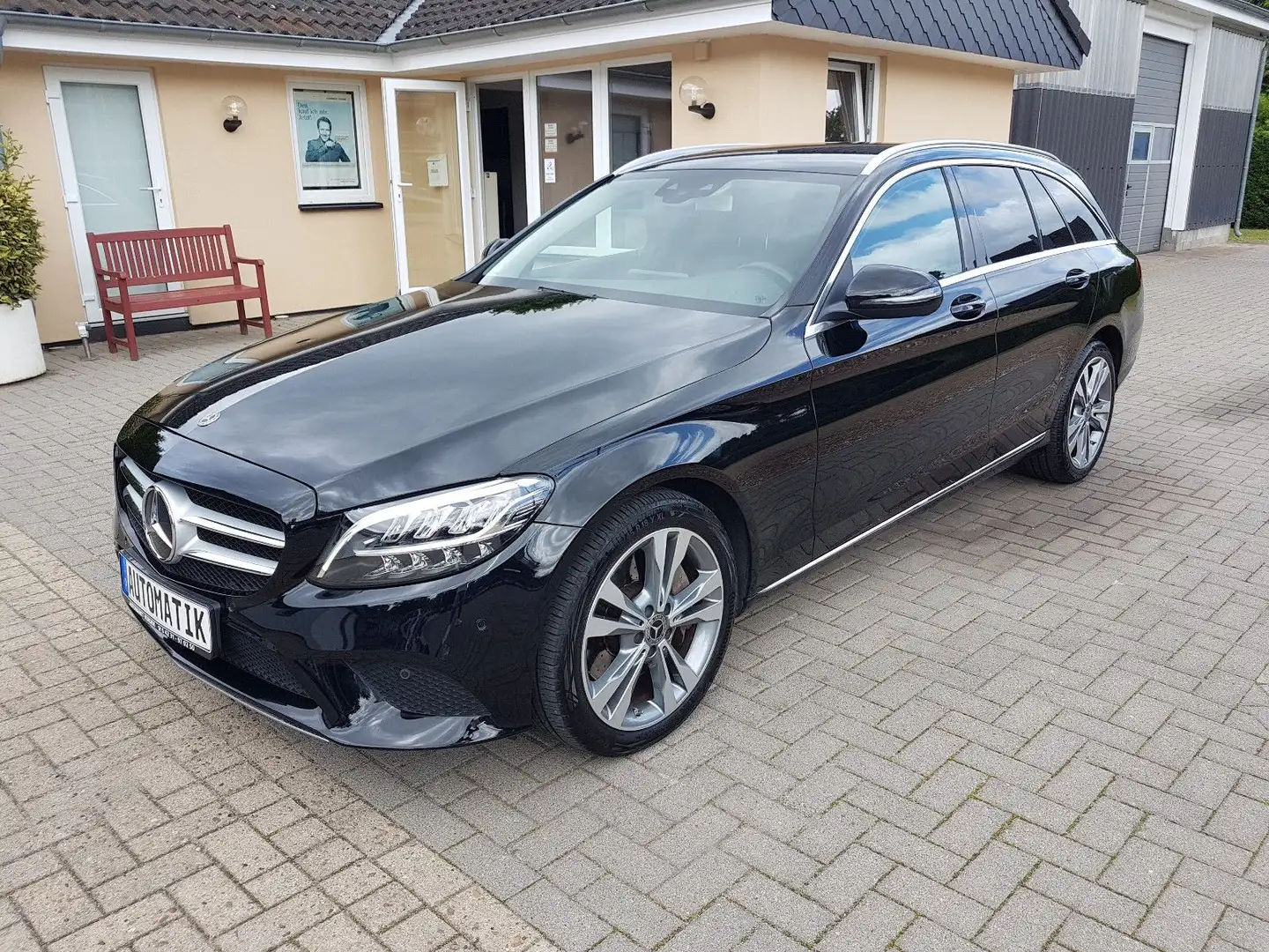 Mercedes-Benz C 300 T d 4Matic  COMAND HuD  AHK  LED  BUSINESS Noir - 1