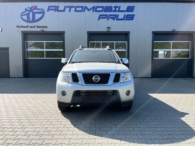 Nissan Navara Pickup Double Cab LE V6 4X4