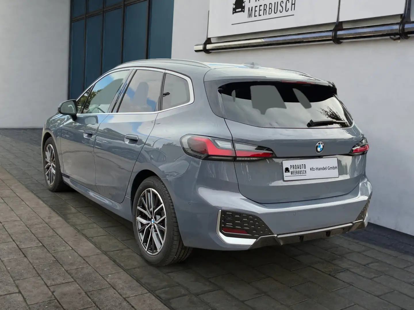 BMW 218 i Active Tourer M Sport AHK/ADAPTLED/HUD/MMRY Grau - 2