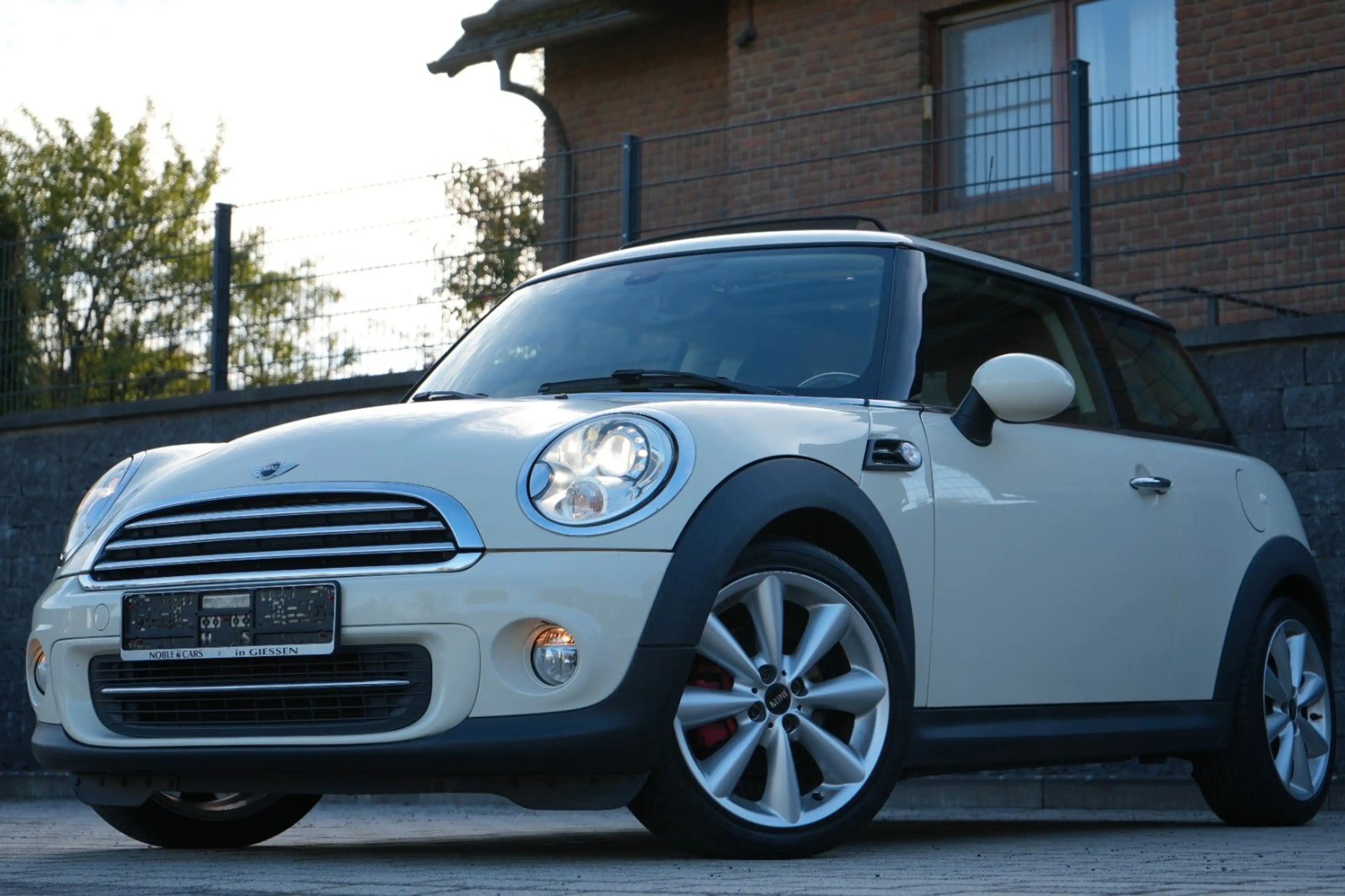 MINI Cooper 1.6 Gepflegt/Pano/Navi/Tempo/Display