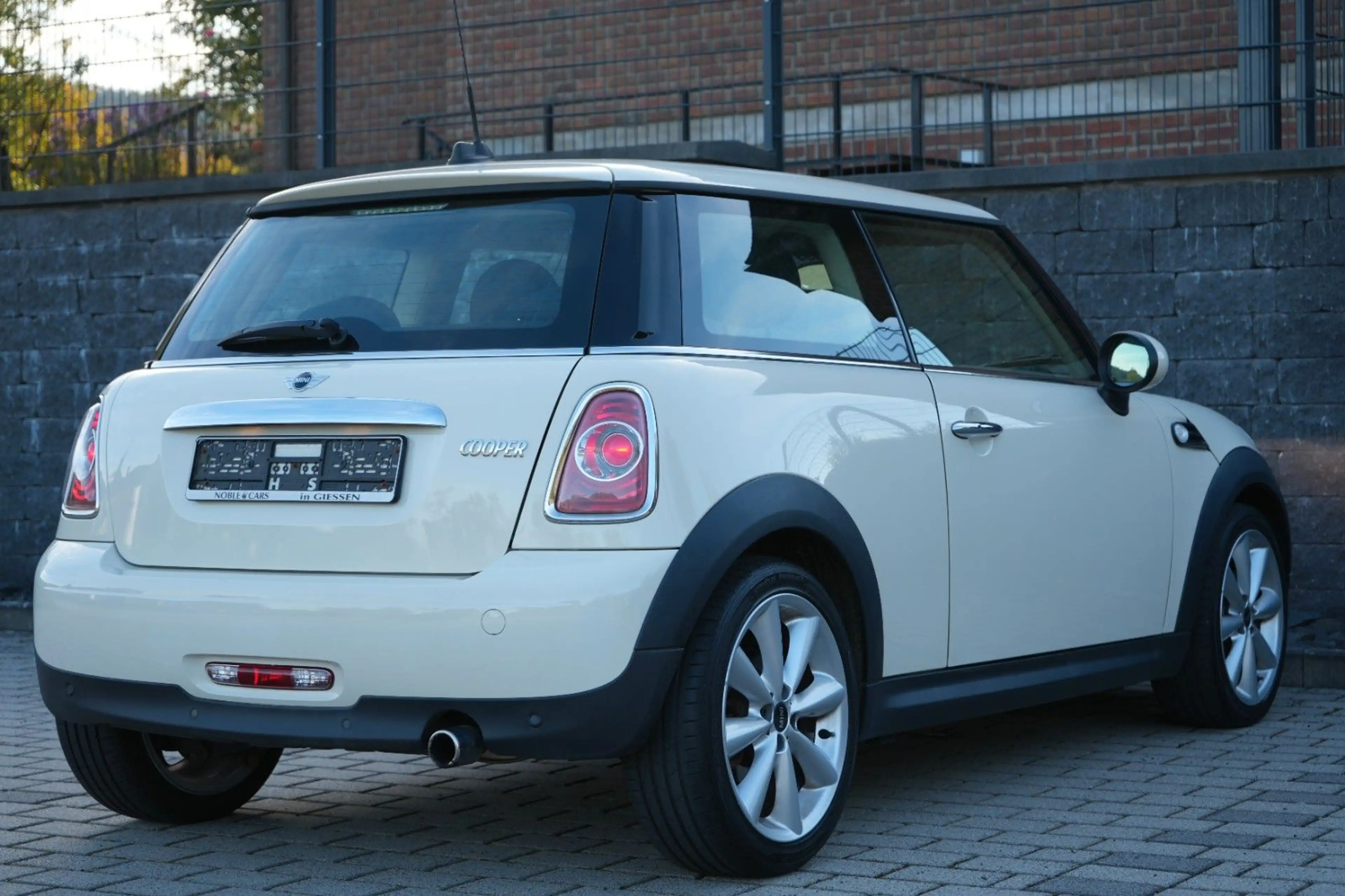 MINI Cooper 1.6 Gepflegt/Pano/Navi/Tempo/Display — photo 7