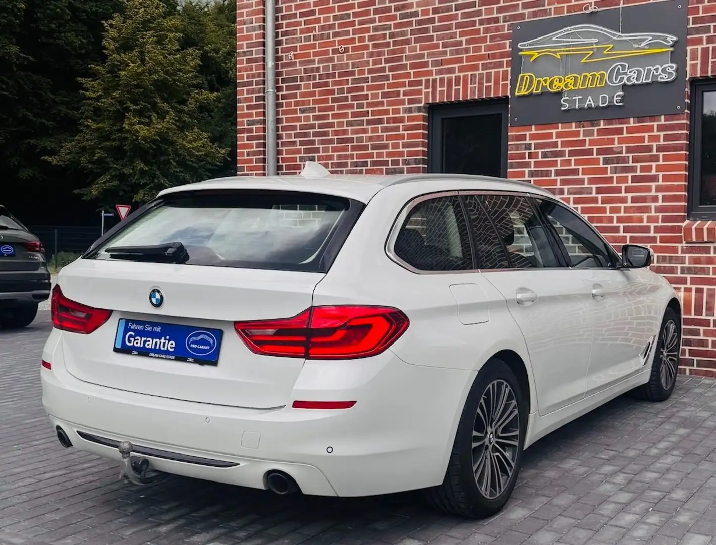 BMW 520 d Sport Line Head-Up*AHK*ACC*Ambiente*El.Sitz Weiß - 2