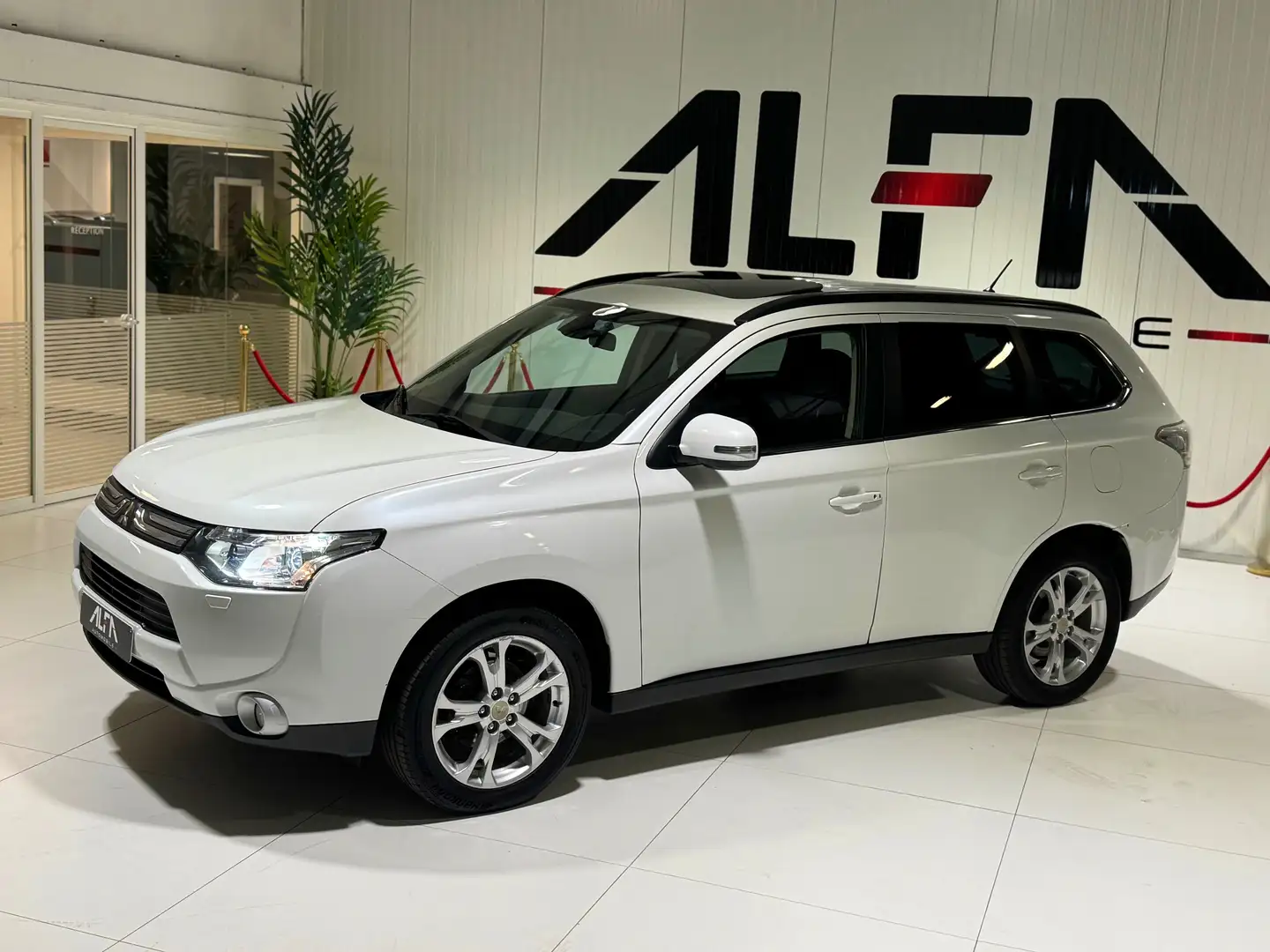 Mitsubishi Outlander 2.2 DI-D 4WD *Boite Auto*7Places*Toit Ouvrant* - 2