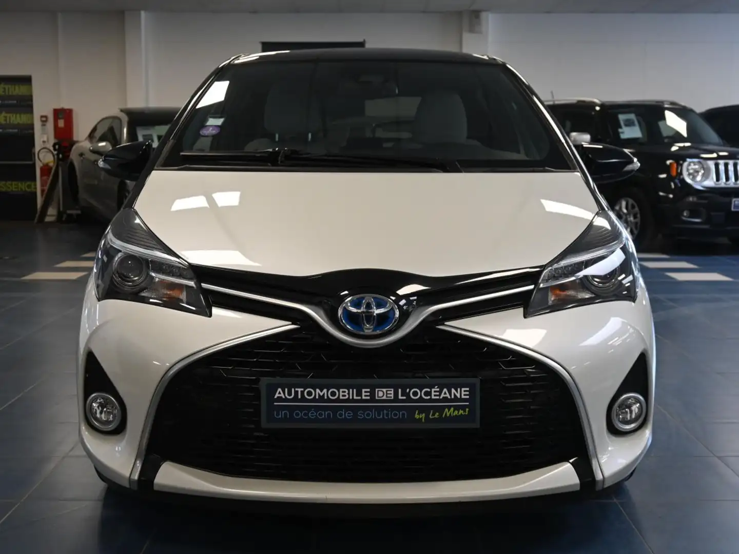 Toyota Yaris HYBRIDE LCA 2016 100h France Blanc - 2