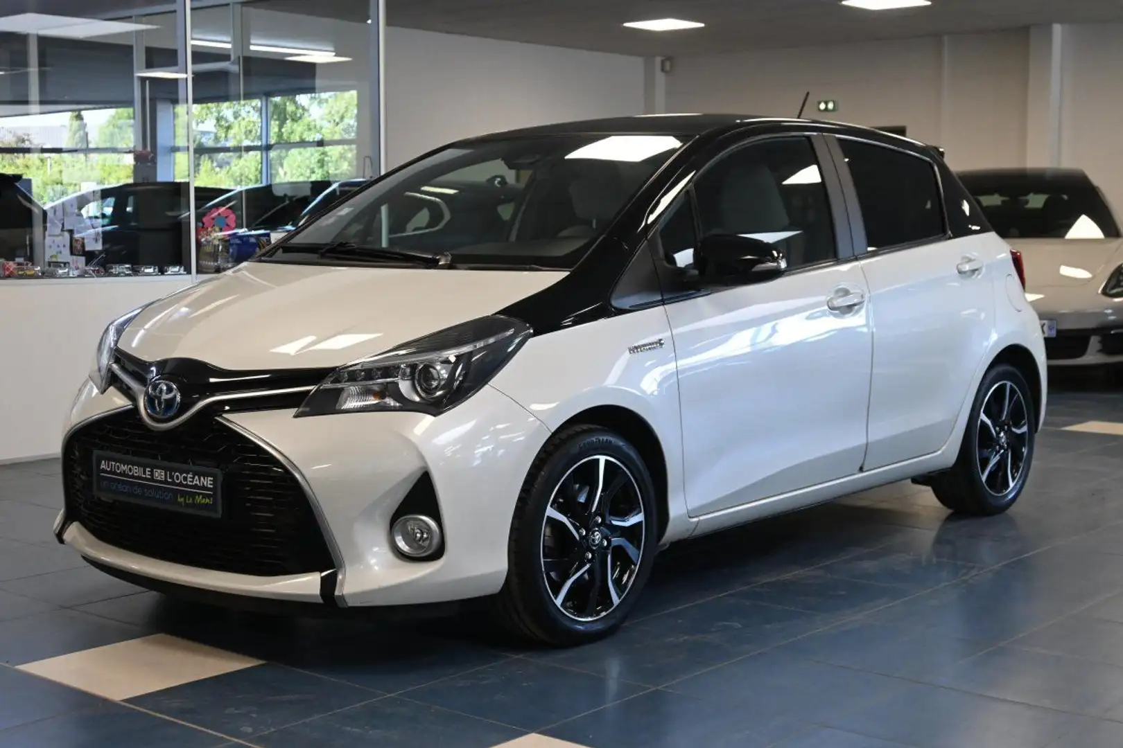 Toyota Yaris HYBRIDE LCA 2016 100h France Blanc - 1