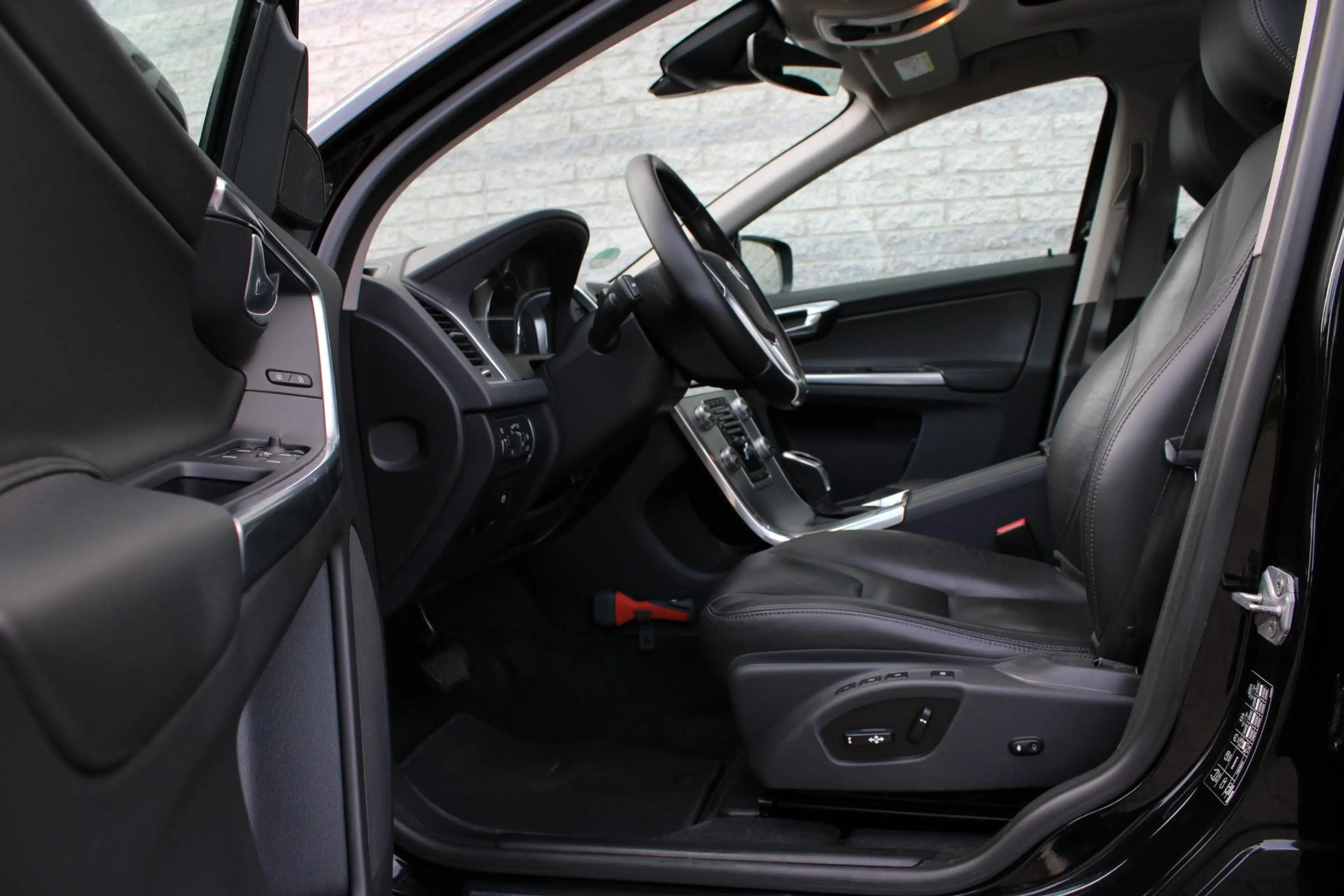 Volvo XC60 T5 FWD Polar+ — photo 10