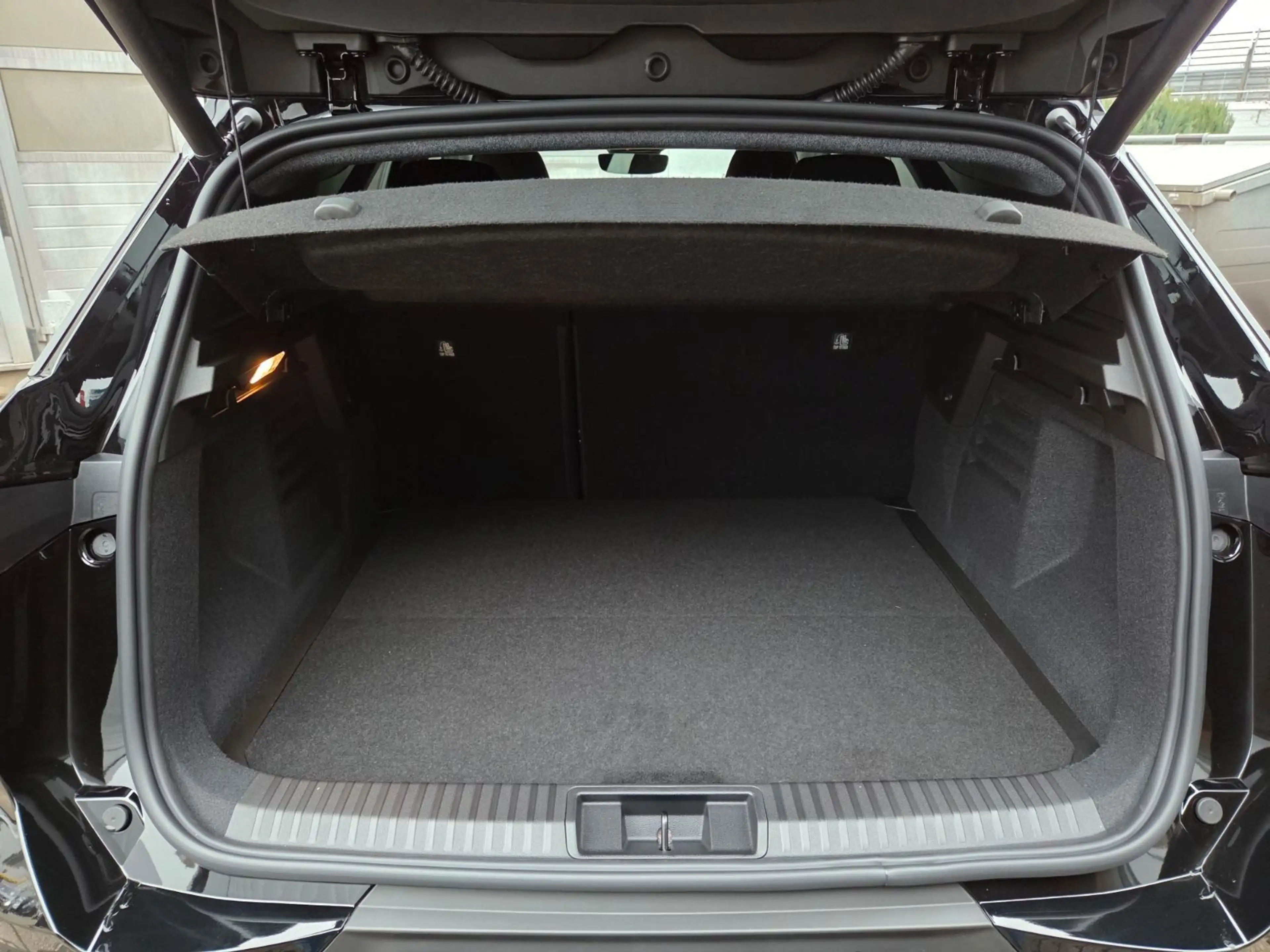 Mitsubishi Grandis Intro Edition 1.8 HEV (158 PS) AT — photo 13