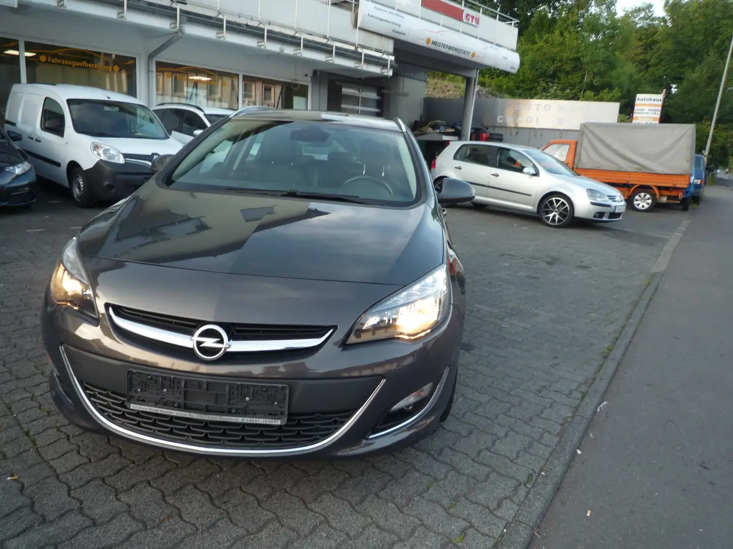 Opel Astra Exklusiv Grijs - 2