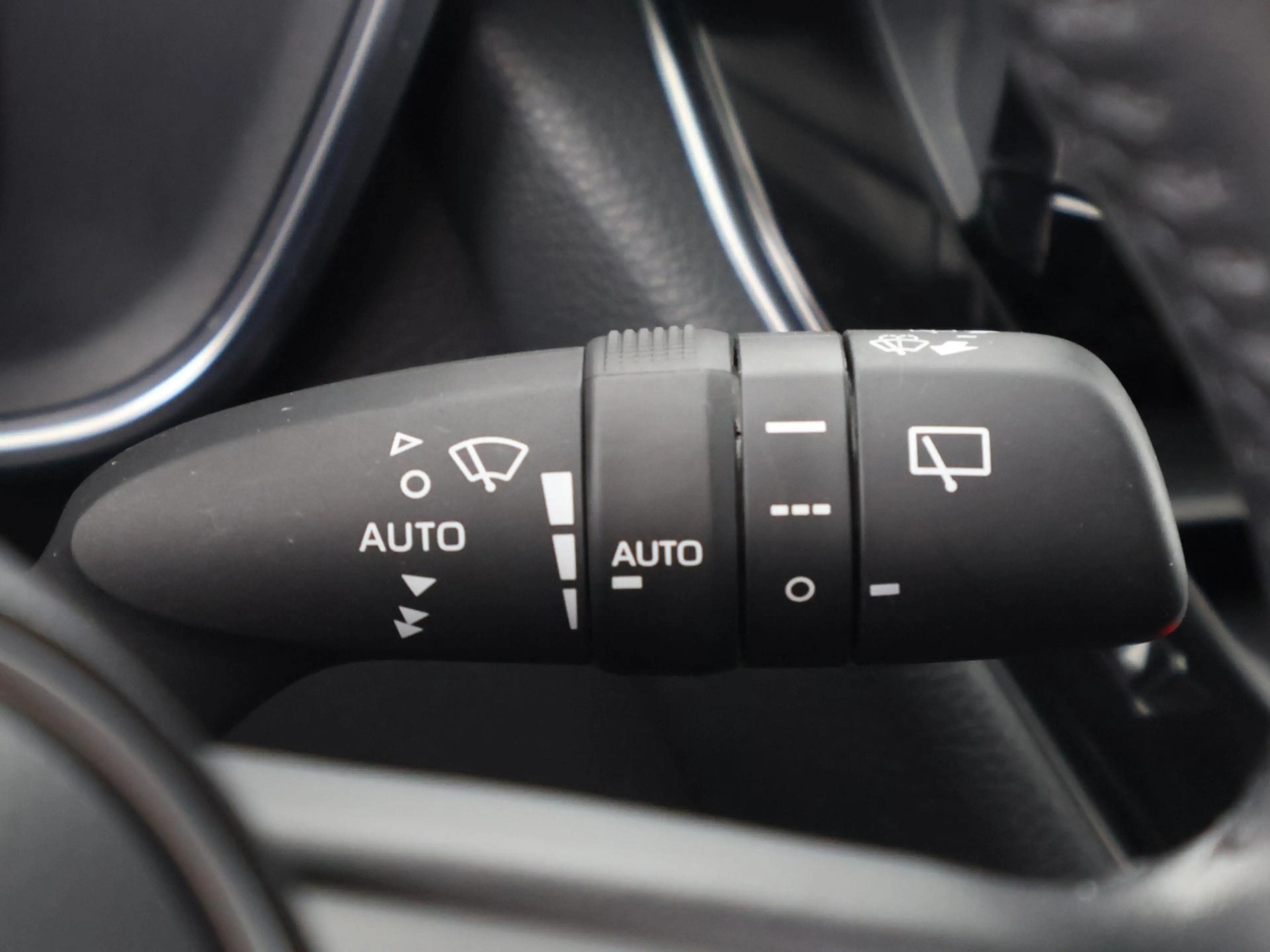 Toyota Corolla Touring Sports 1.8 Hybrid Business Luxury | Stoelv — photo 19