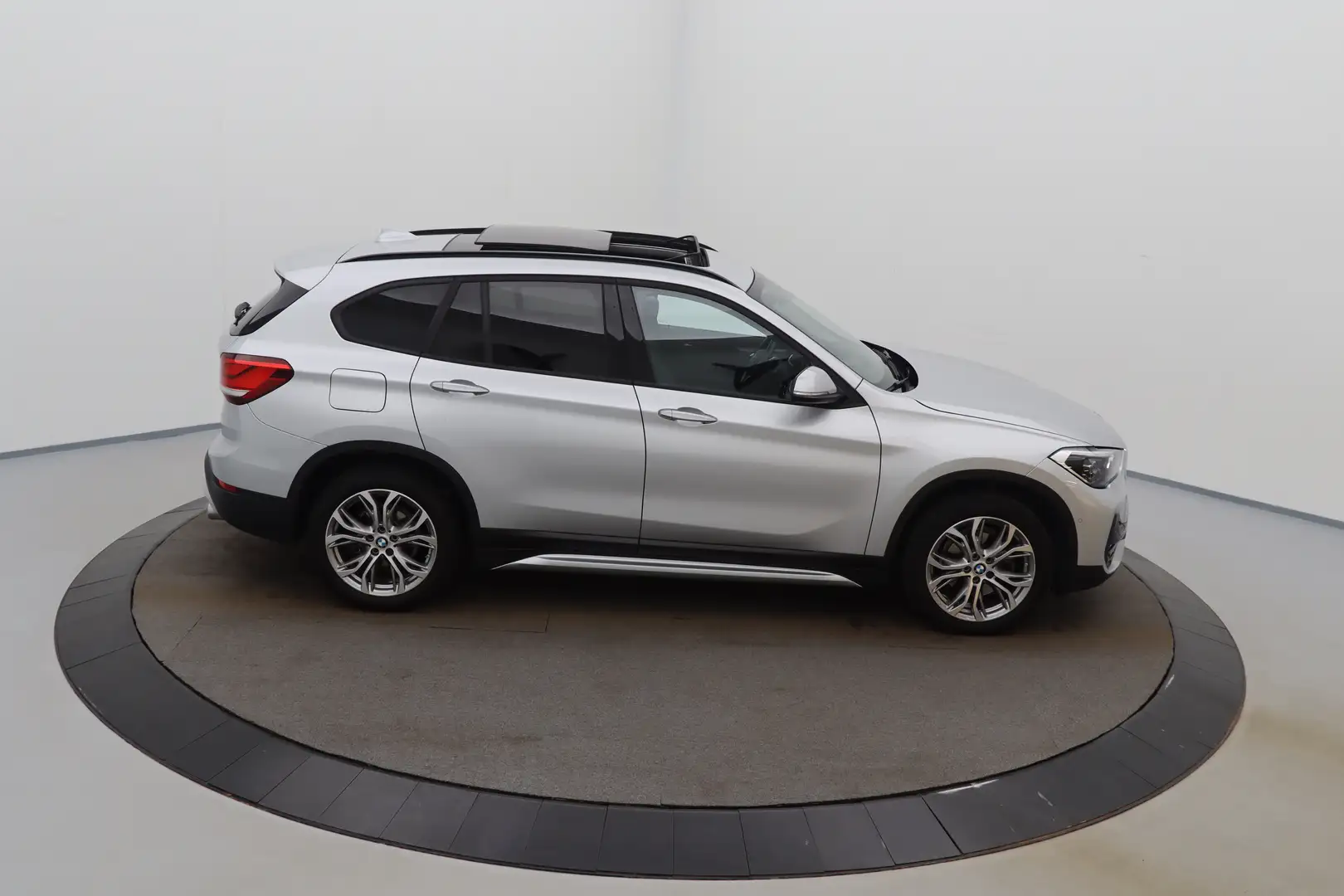BMW X1 2.0 sDrive18dA Sport Business Ed. LEDER/CUIR LED G Silver - 2