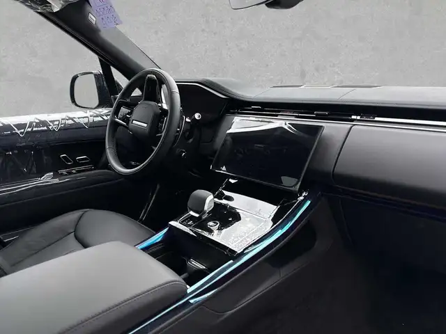 Land Rover Range Rover Sport view 4