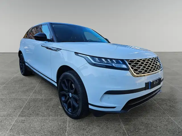 Land Rover Range Rover Velar view 3