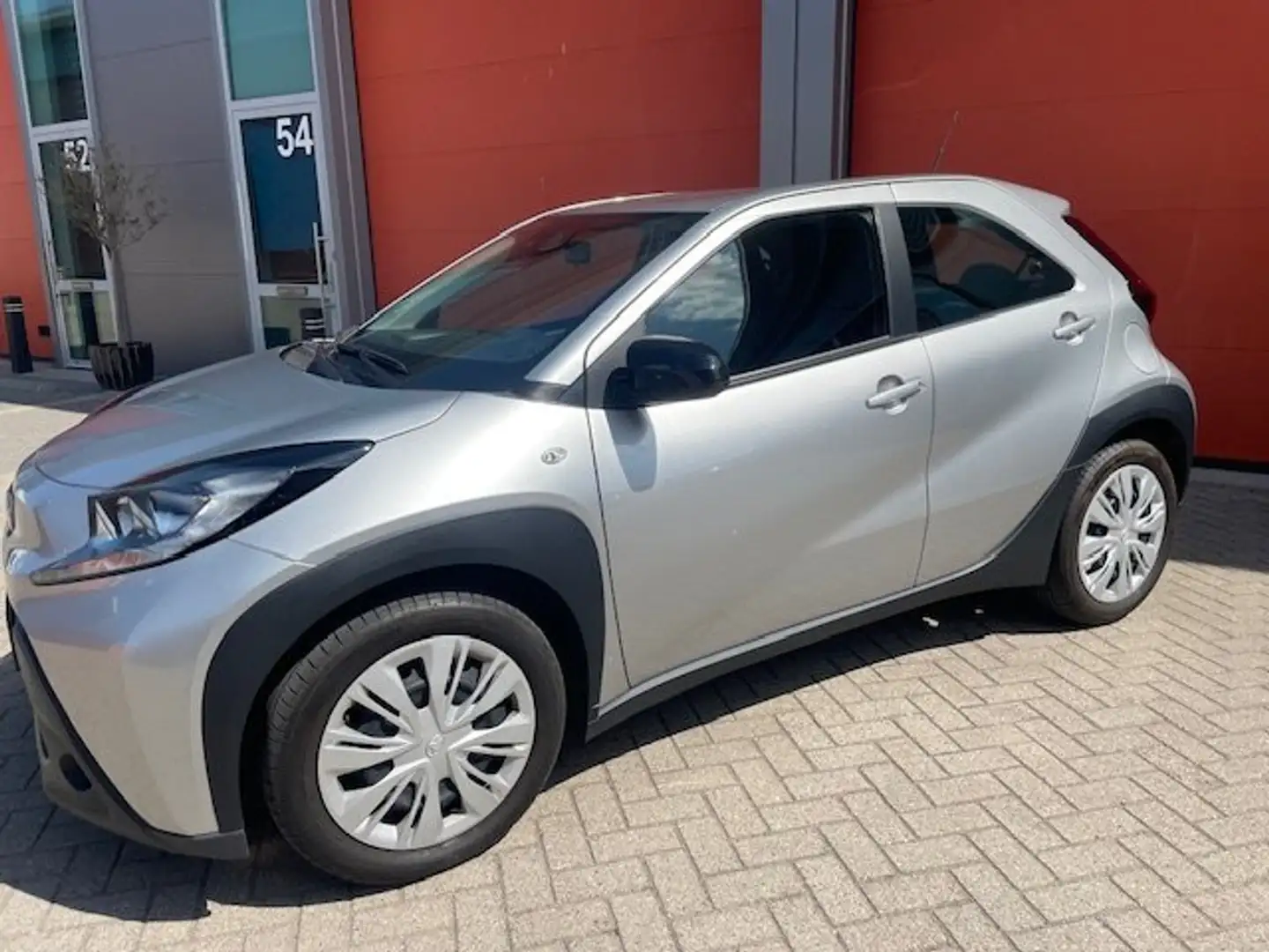 Toyota Aygo X 1.0 VVT-i MT Play Argintiu - 1