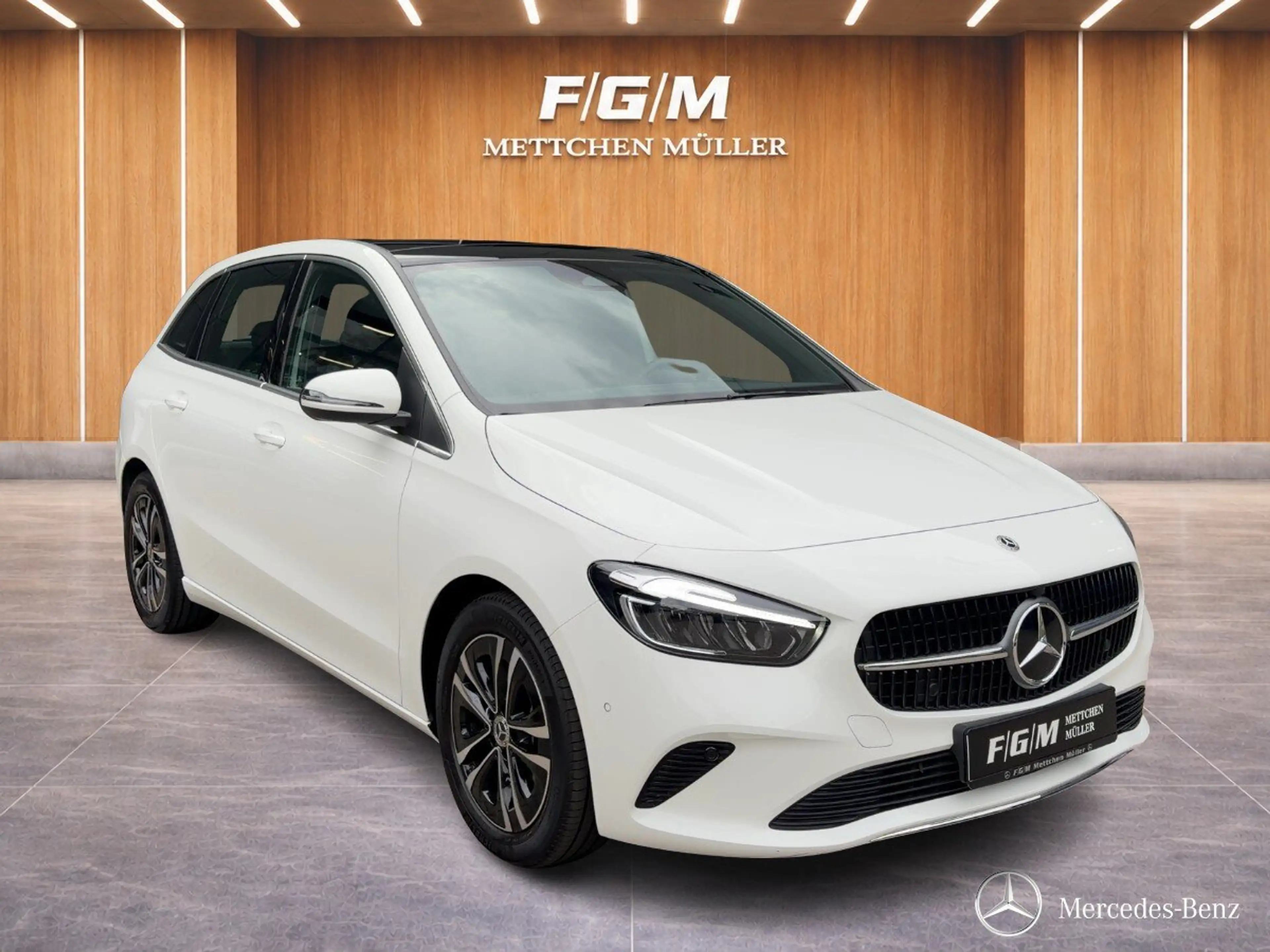 Mercedes-Benz B 220 B 220d PANO+SITZ.HEIZ.+CARPLAY+LED+R.KAMERA+MBUX+ — photo 4