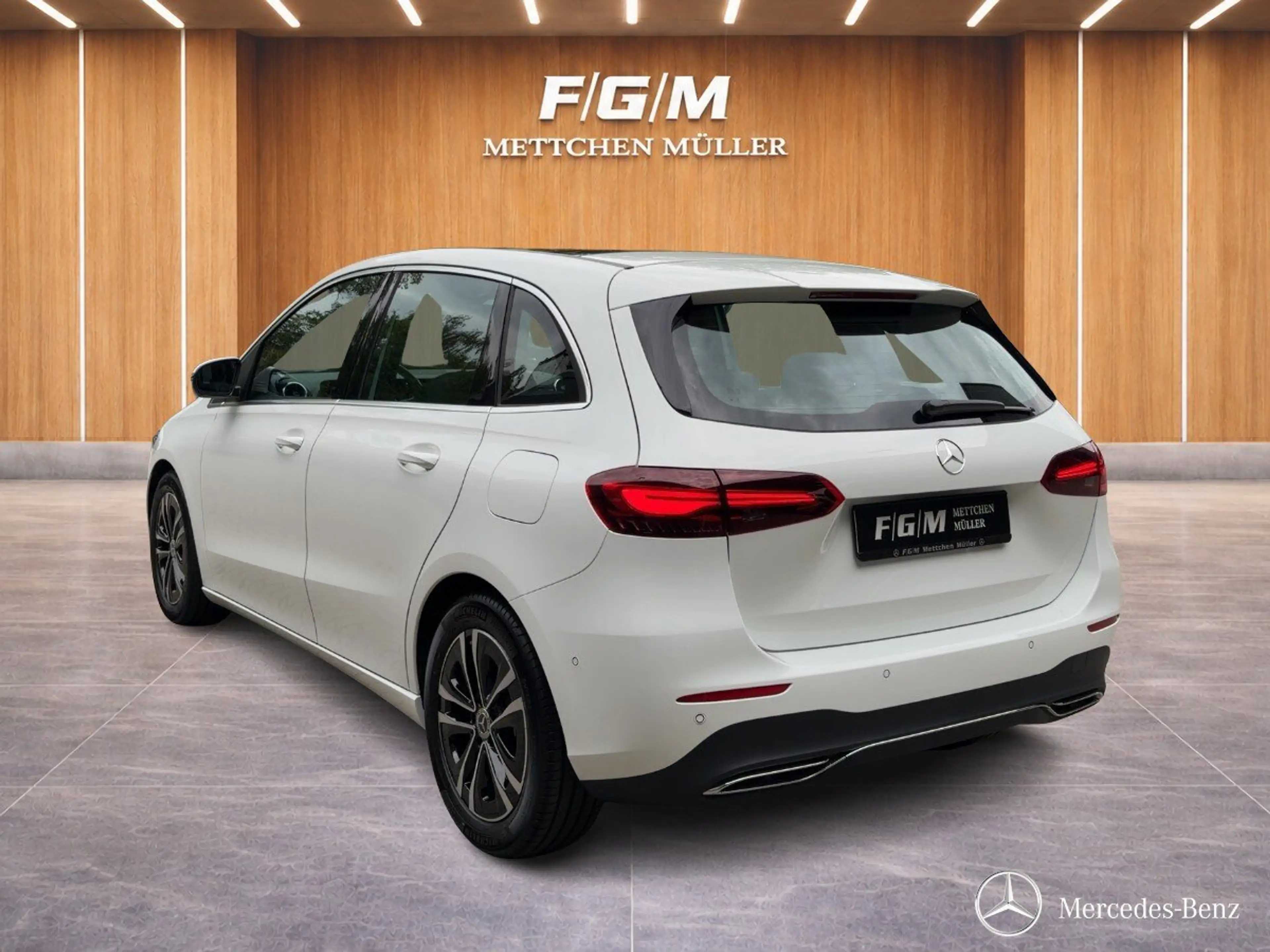 Mercedes-Benz B 220 B 220d PANO+SITZ.HEIZ.+CARPLAY+LED+R.KAMERA+MBUX+ — photo 2