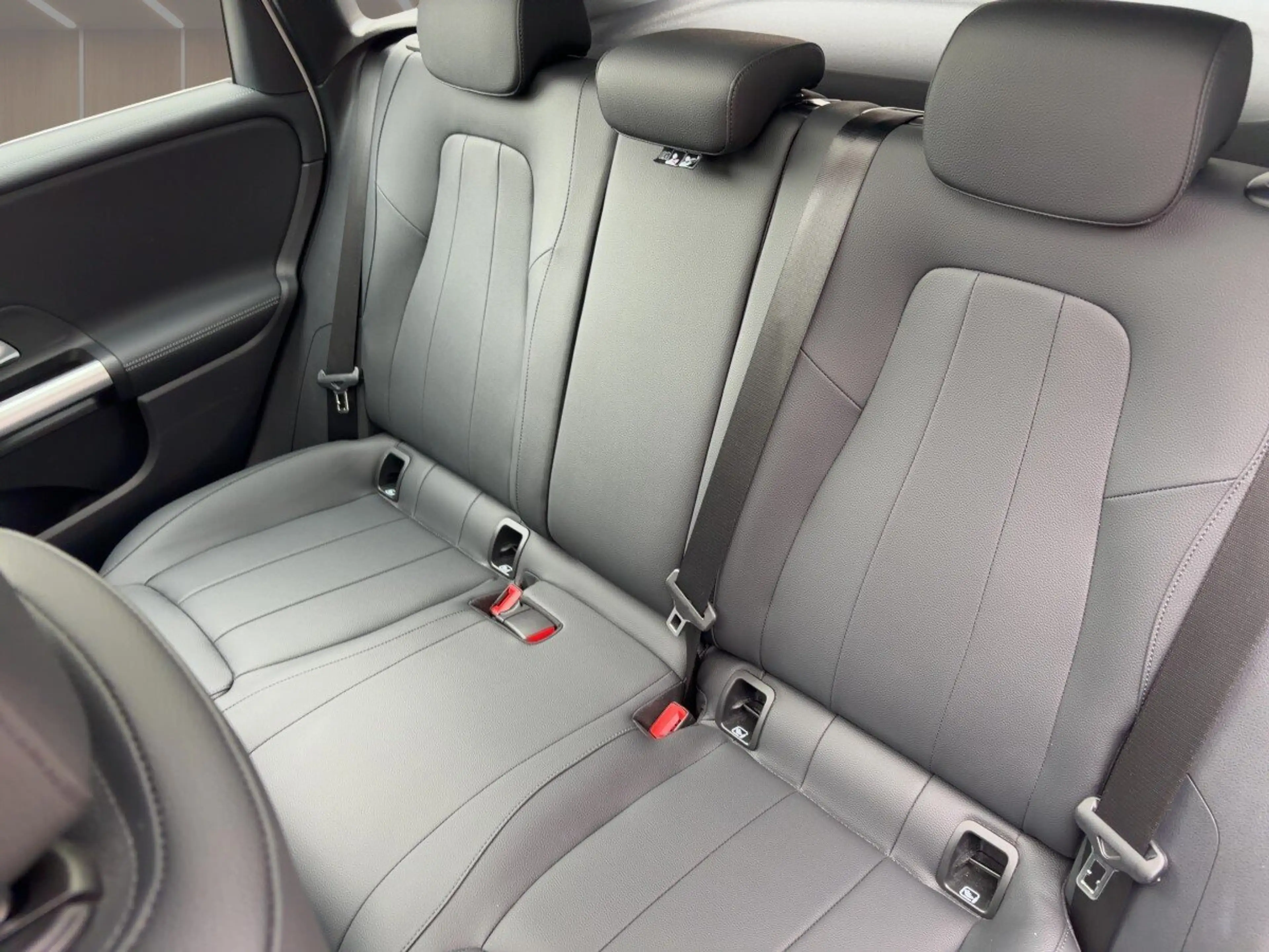Mercedes-Benz B 220 B 220d PANO+SITZ.HEIZ.+CARPLAY+LED+R.KAMERA+MBUX+ — photo 15