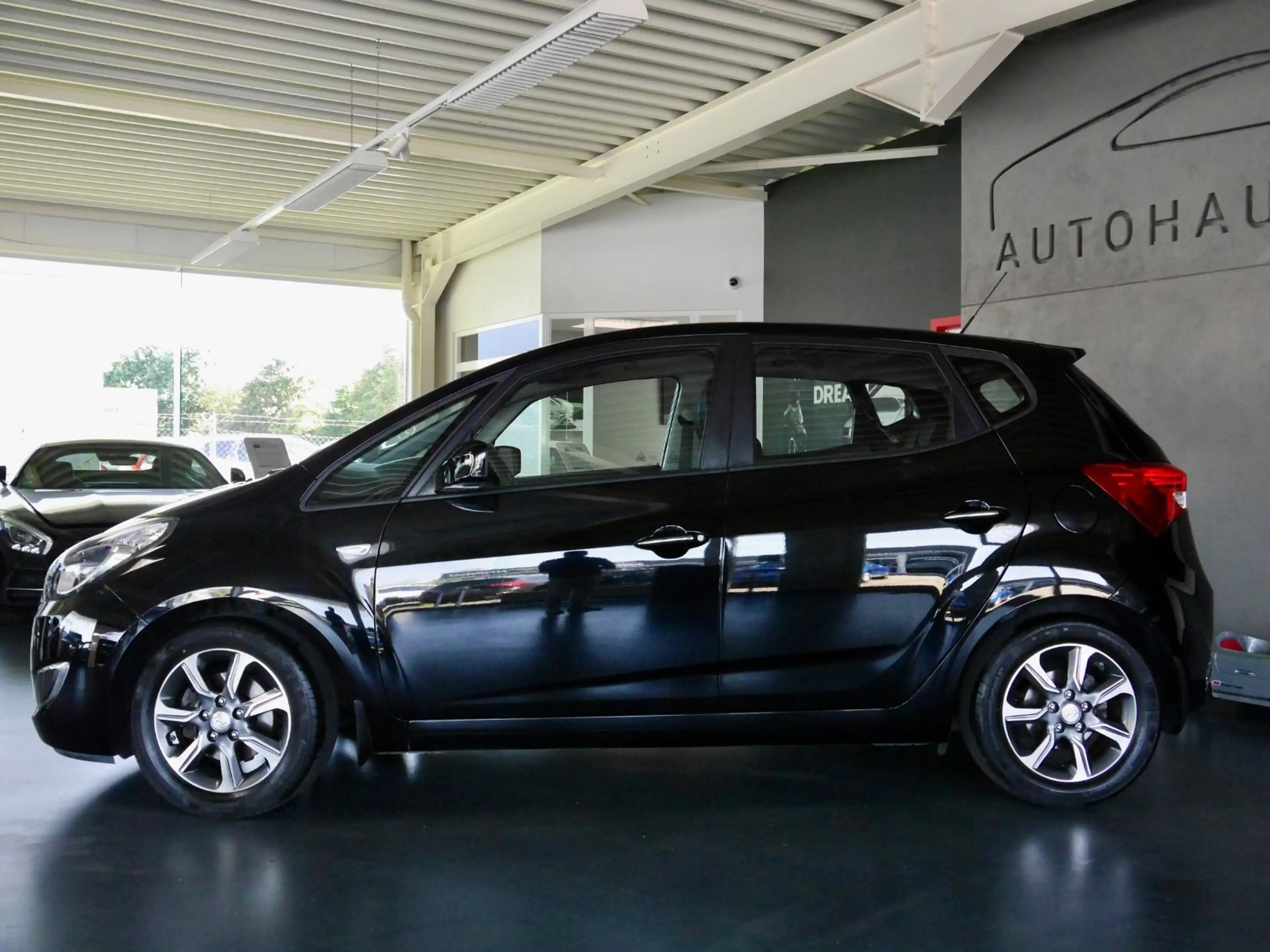 Hyundai iX20 1.6 Space Plus-Paket blue*Navi*R.Kamera* — photo 5