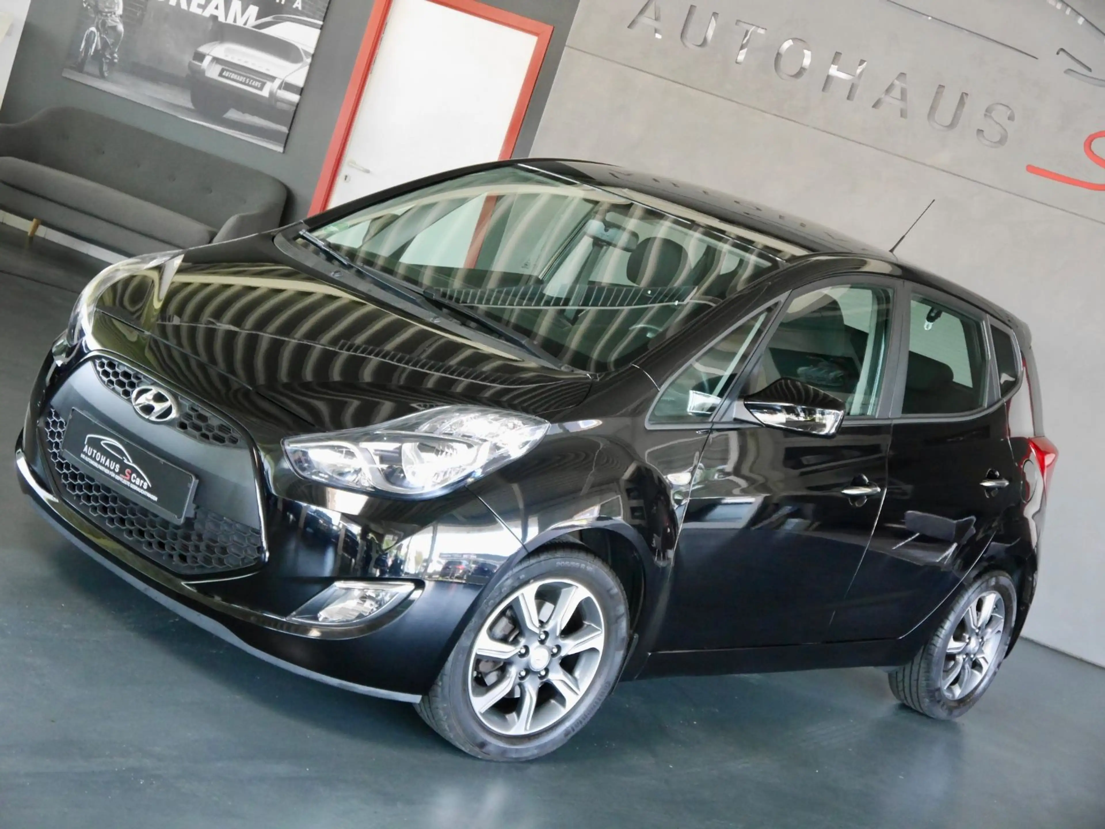 Hyundai iX20 1.6 Space Plus-Paket blue*Navi*R.Kamera* — photo 11