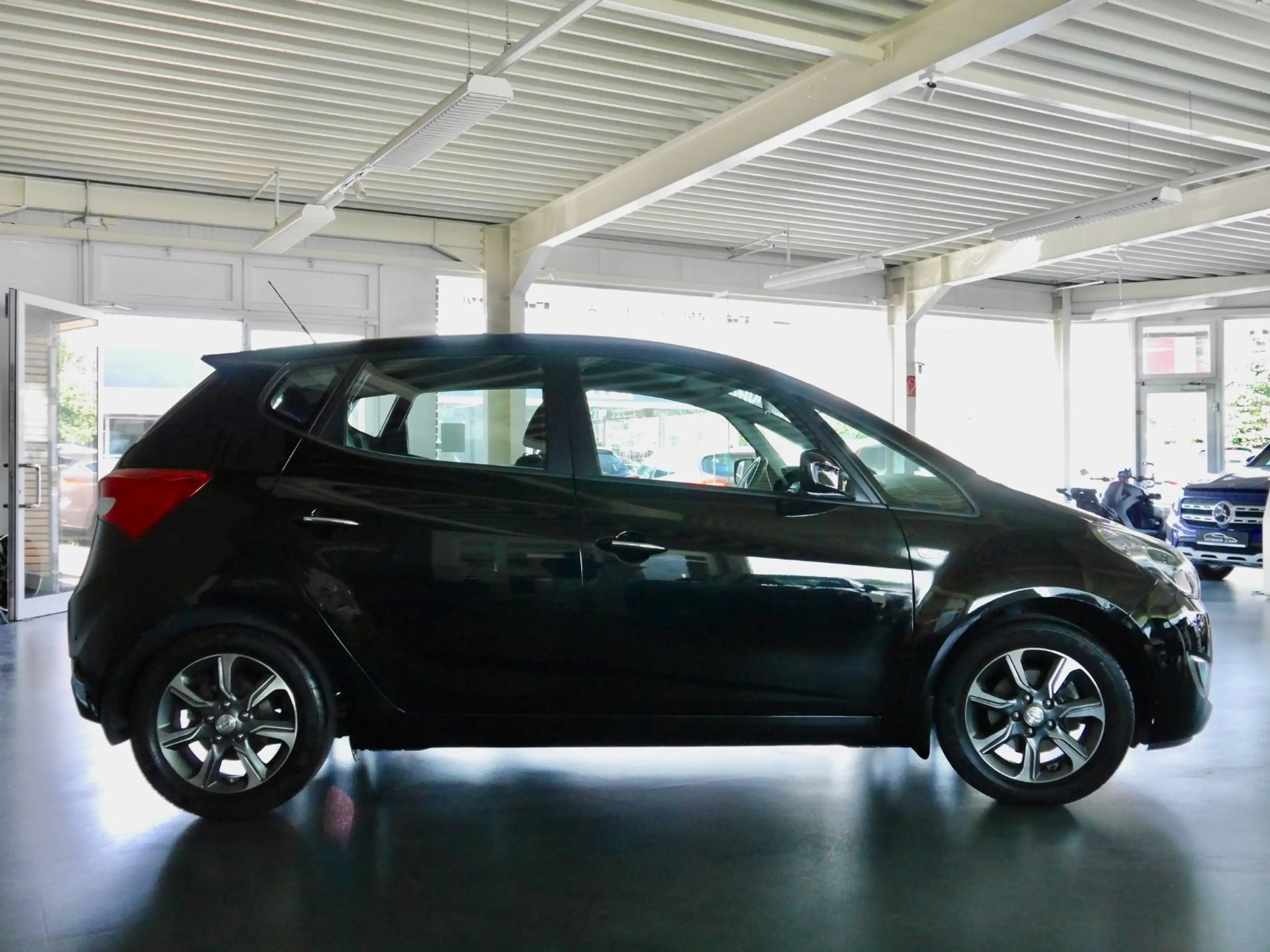 Hyundai iX20 1.6 Space Plus-Paket blue*Navi*R.Kamera* — photo 4