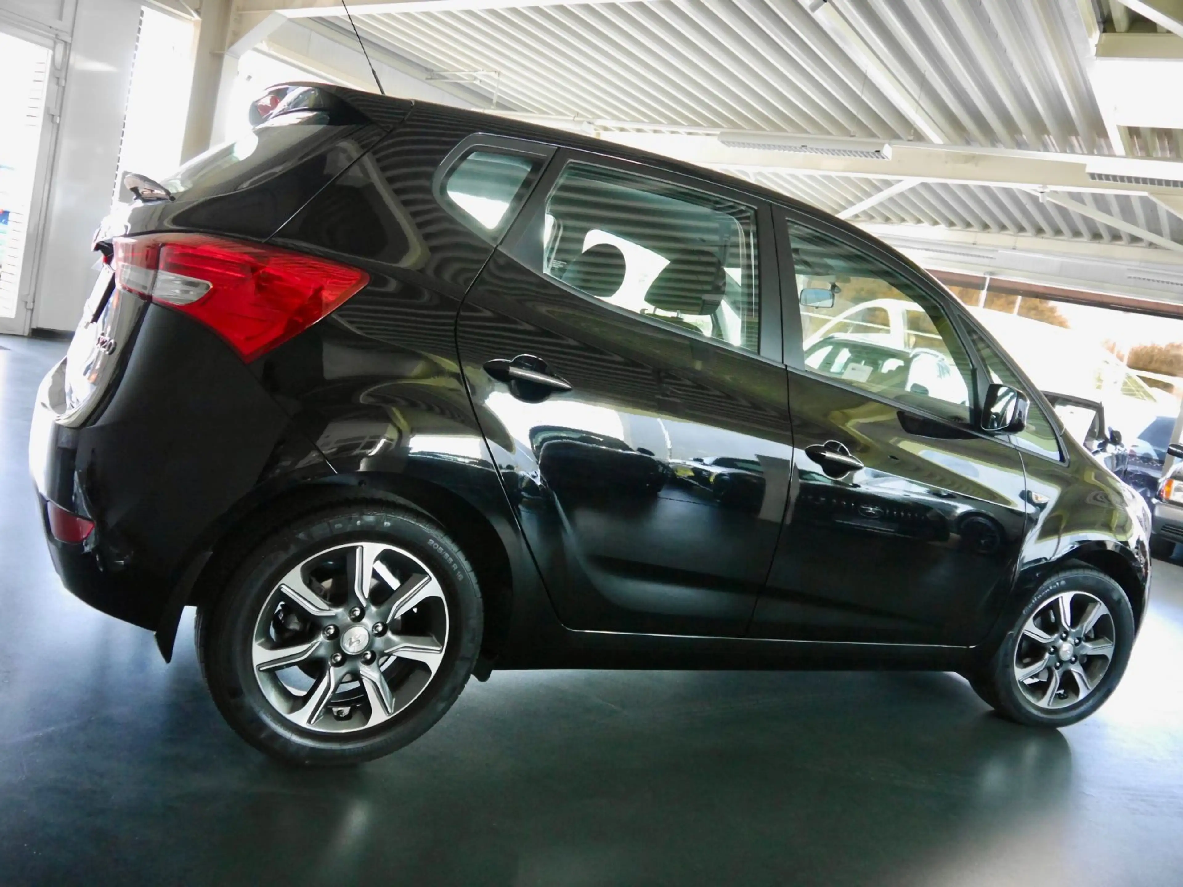 Hyundai iX20 1.6 Space Plus-Paket blue*Navi*R.Kamera* — photo 7