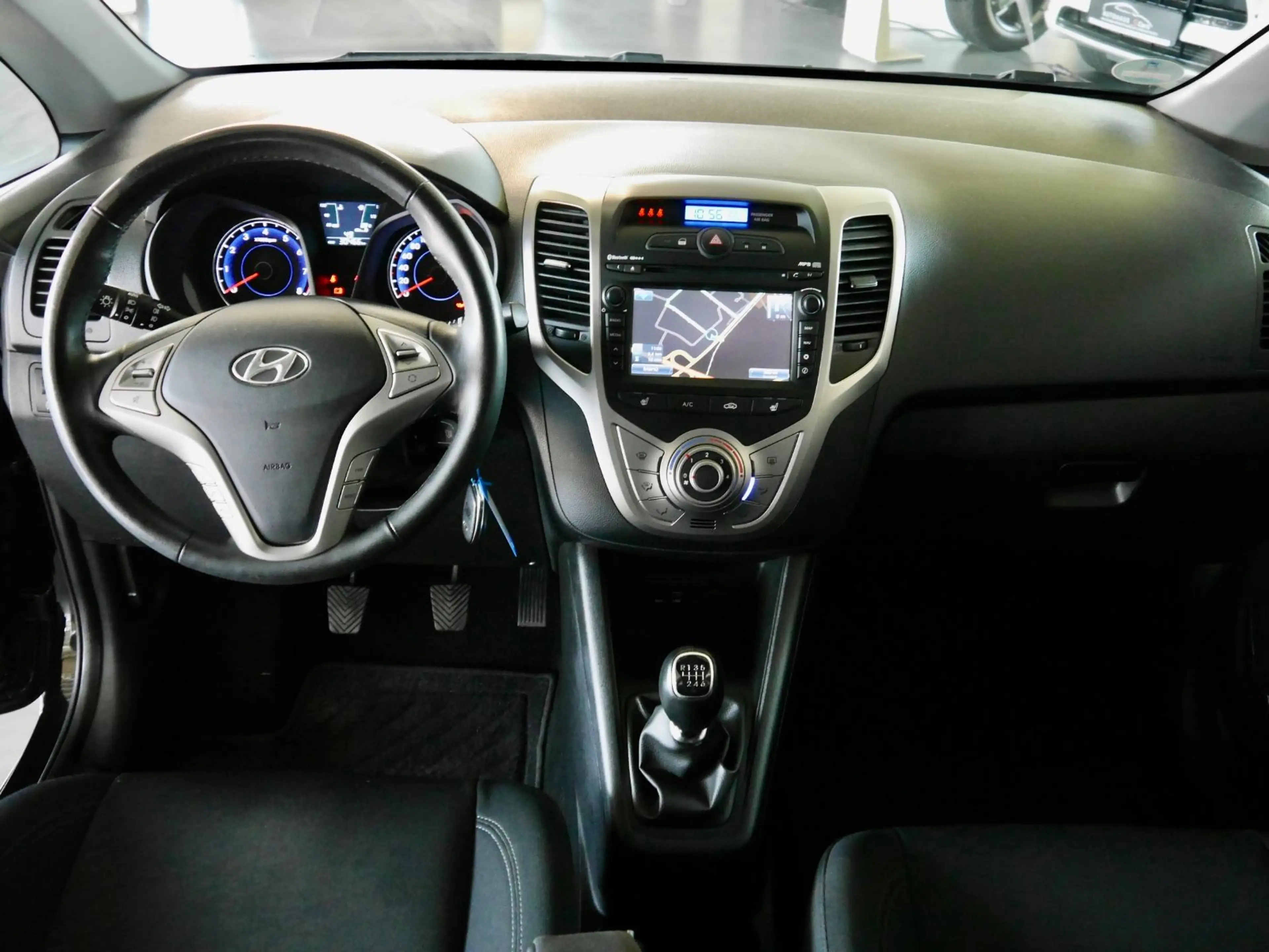 Hyundai iX20 1.6 Space Plus-Paket blue*Navi*R.Kamera* — photo 14