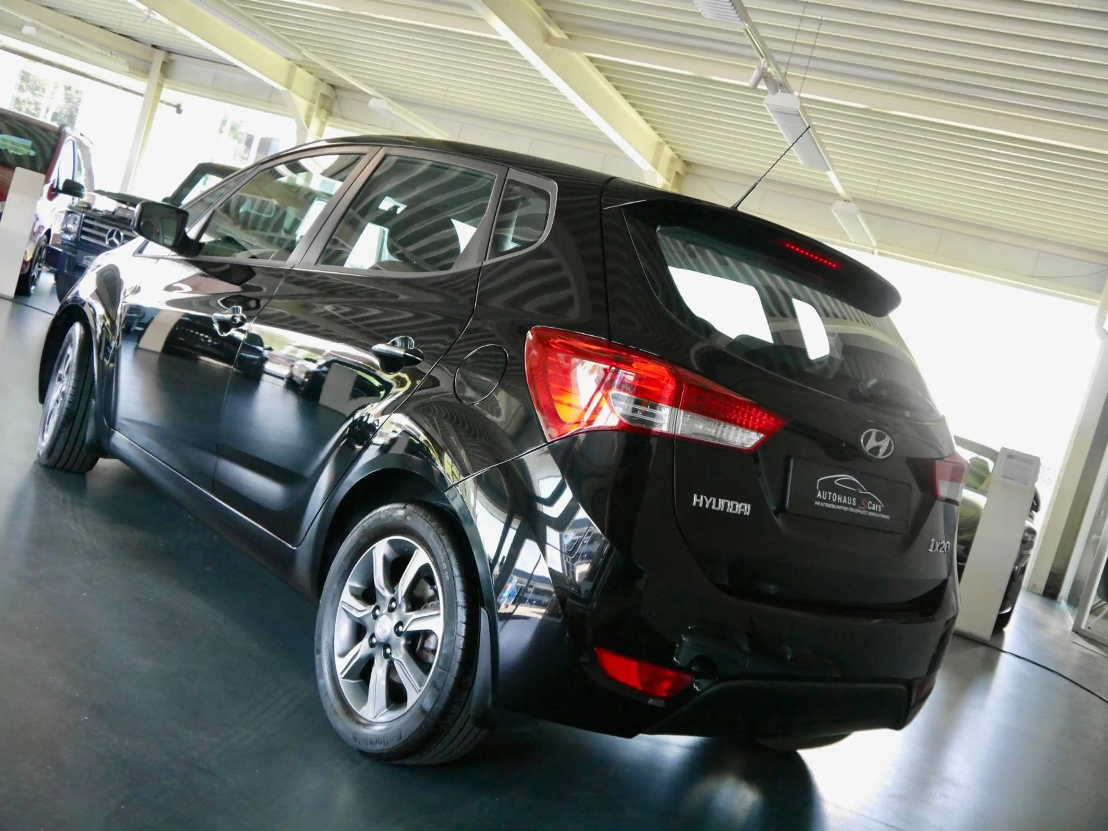 Hyundai iX20 1.6 Space Plus-Paket blue*Navi*R.Kamera* — photo 6