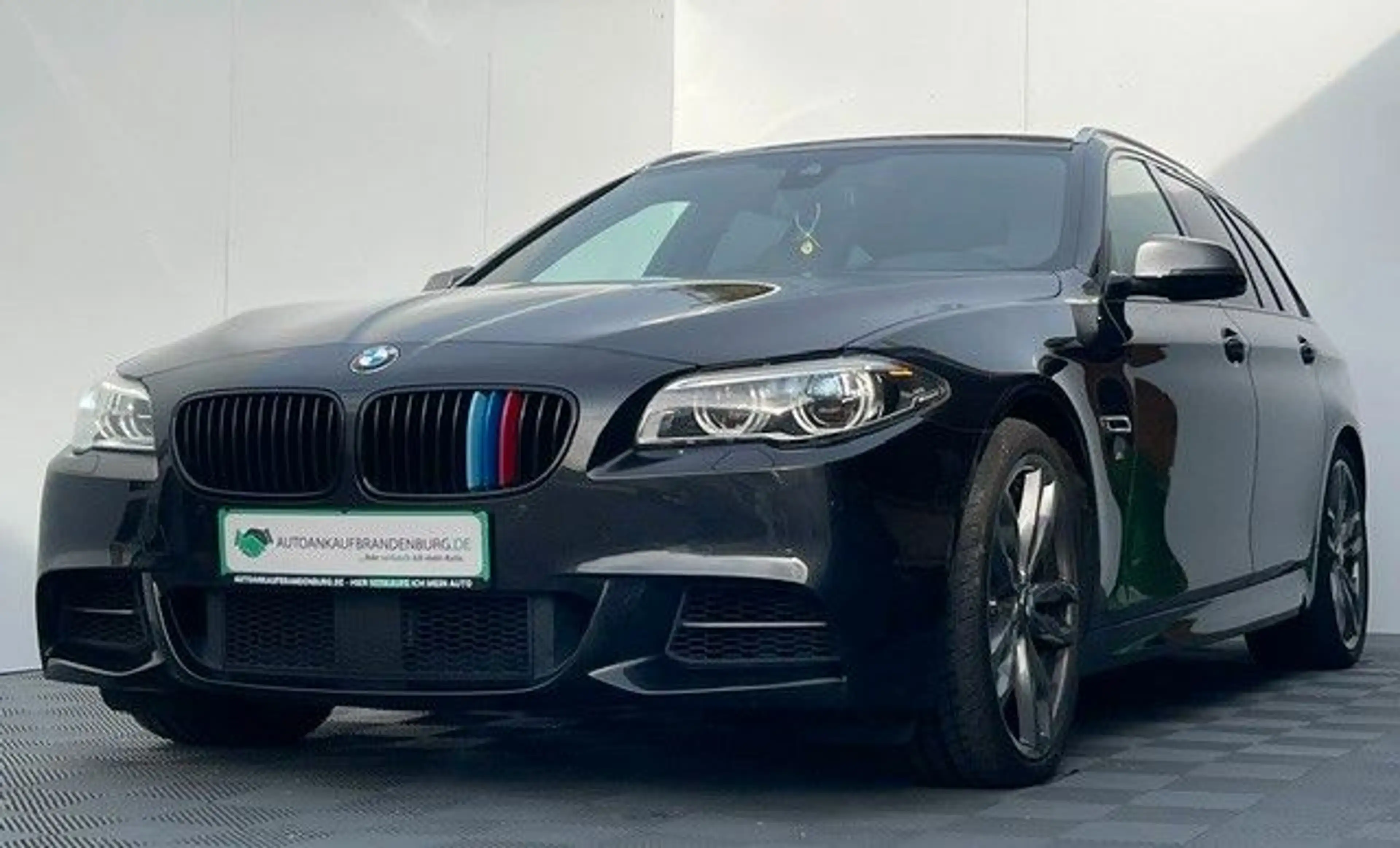 BMW 550 5 Touring M550 d xDrive — photo 9