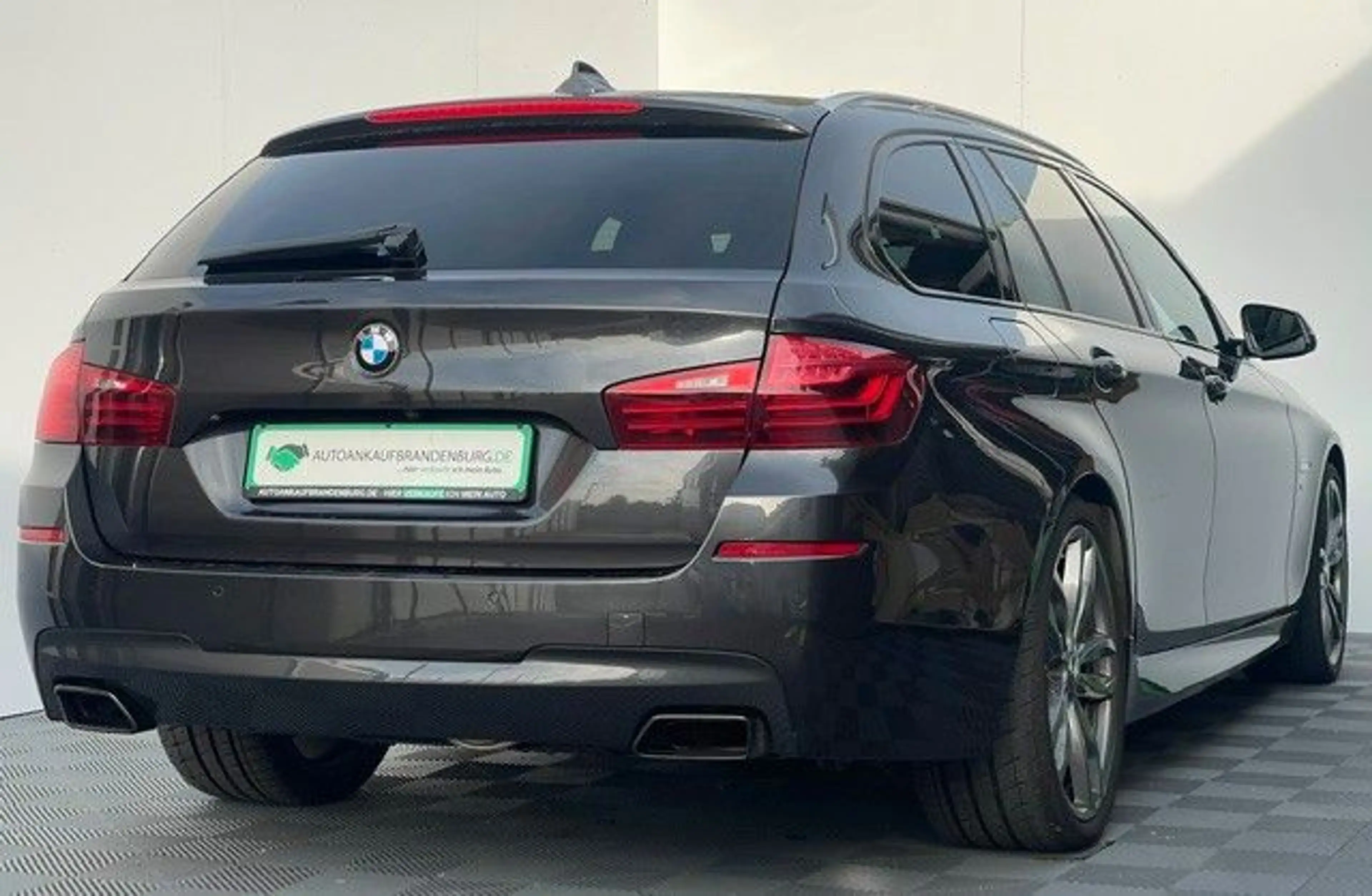 BMW 550 5 Touring M550 d xDrive — photo 11